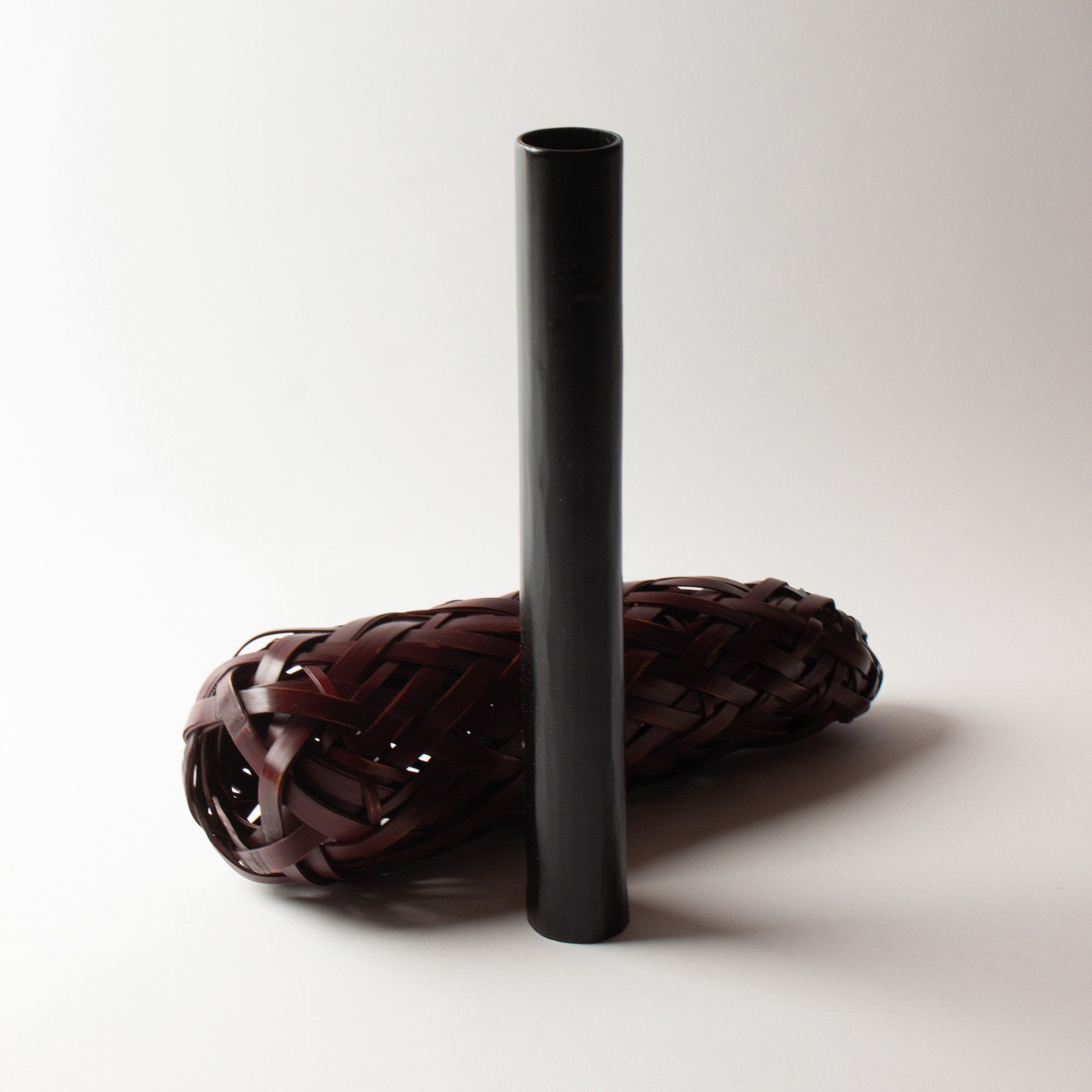 Vase kakehanaire en Bambou Laqué et Tressé de Masaichi Ishida