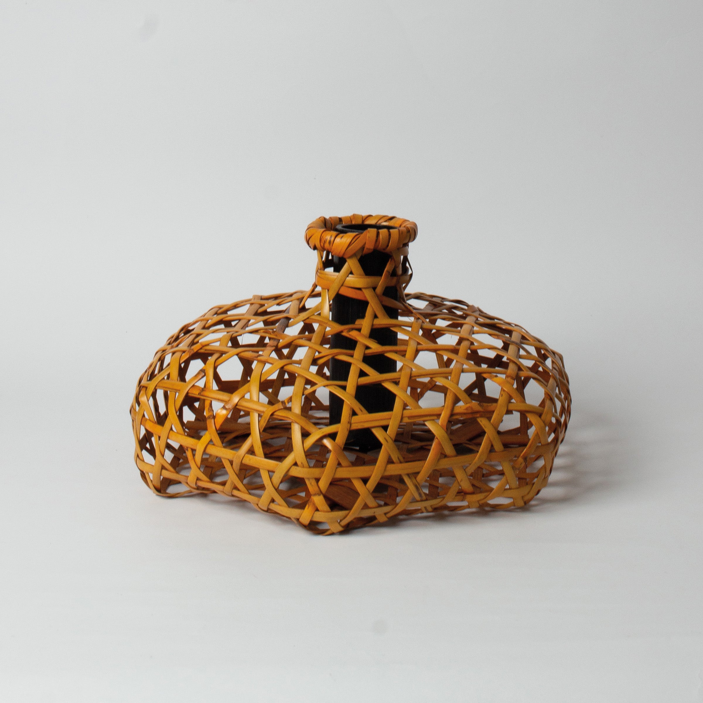 Vase en bambou tressé kikkō de Keizō Yagisawa