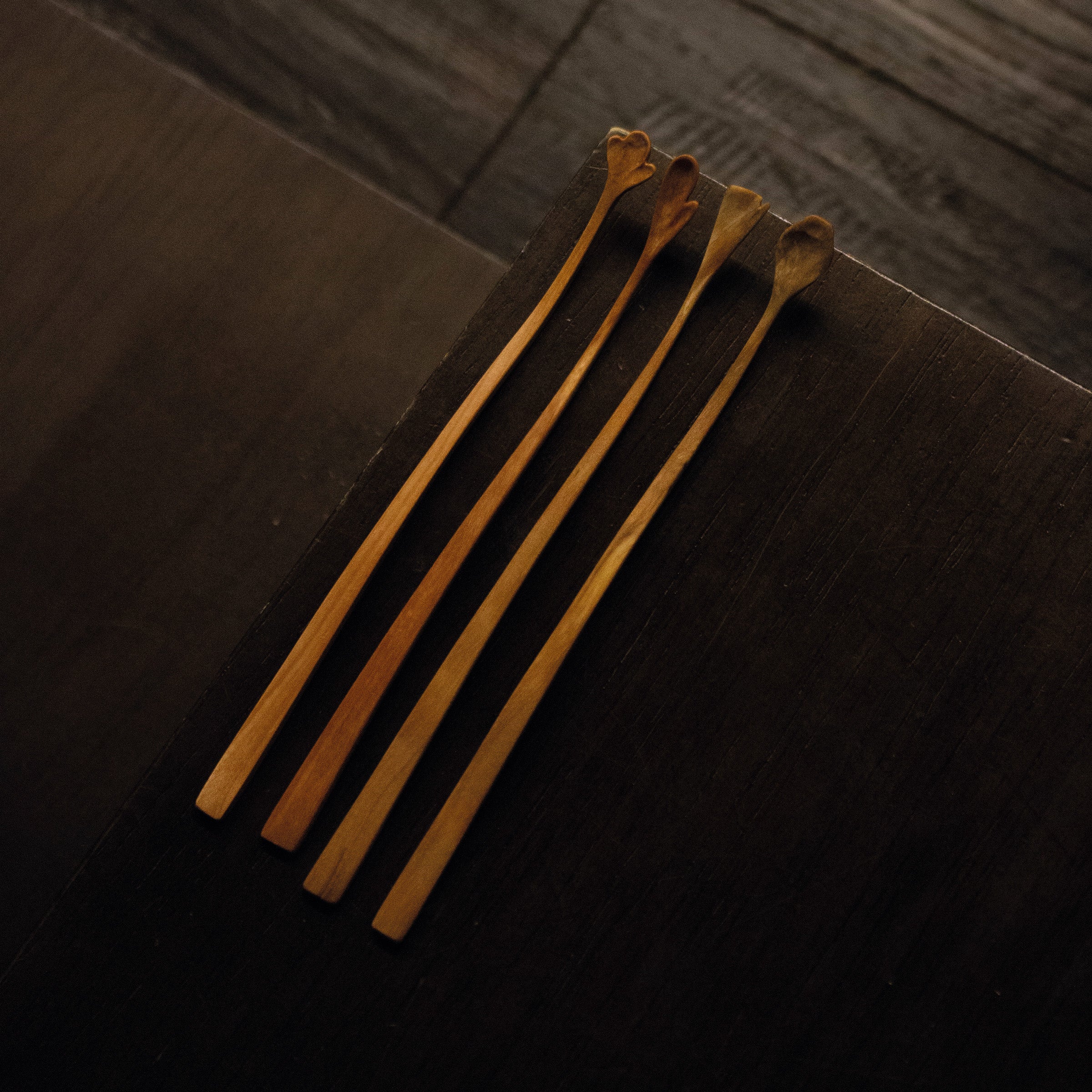 Set "House of Things" : pochette en ramie de Sung-mi Kim et deux cuillères ginkgo de Sung-woo Choi