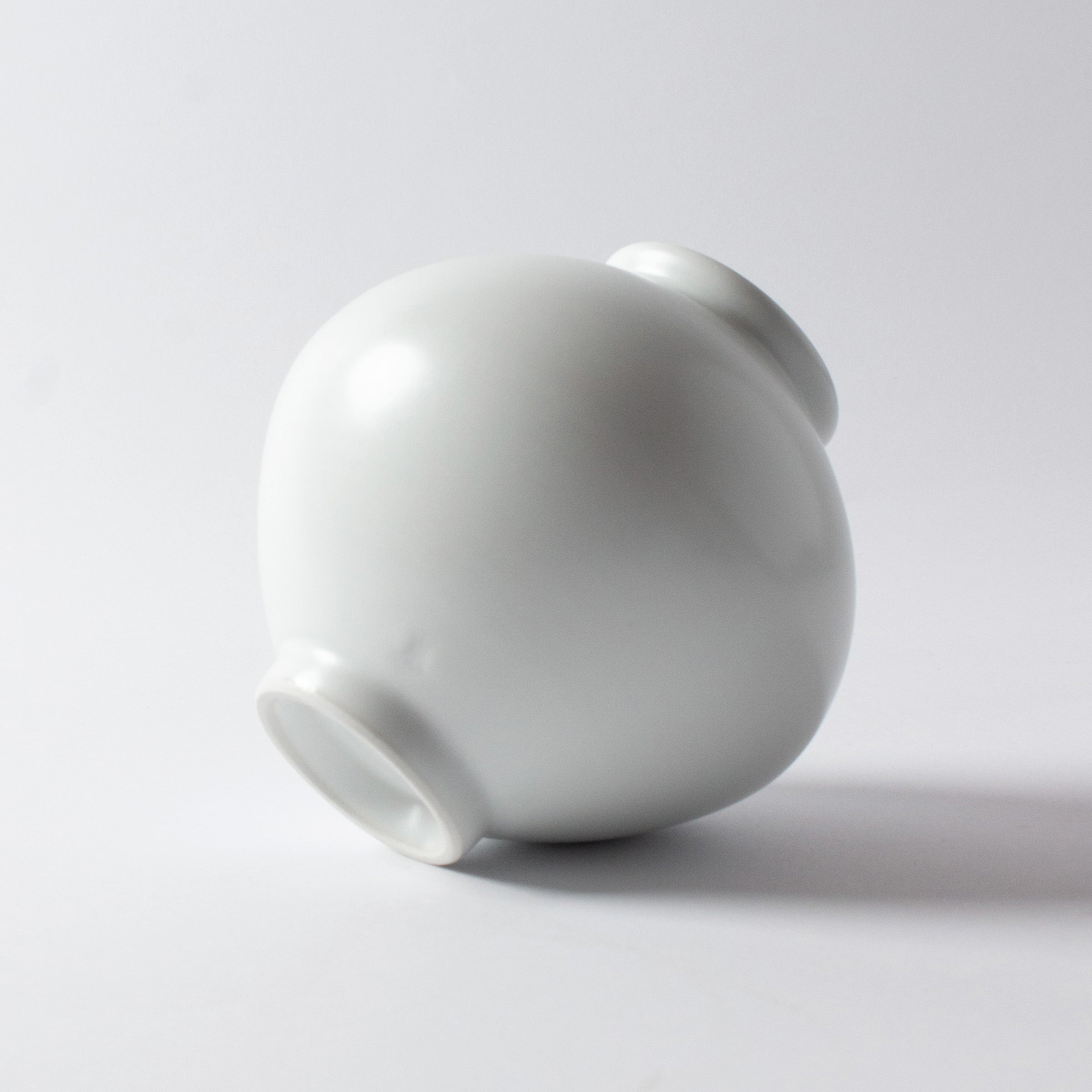 Petite Jarre de Lune (Moon Jar), Vase Coréen en Porcelaine Blanche de Kim Popae