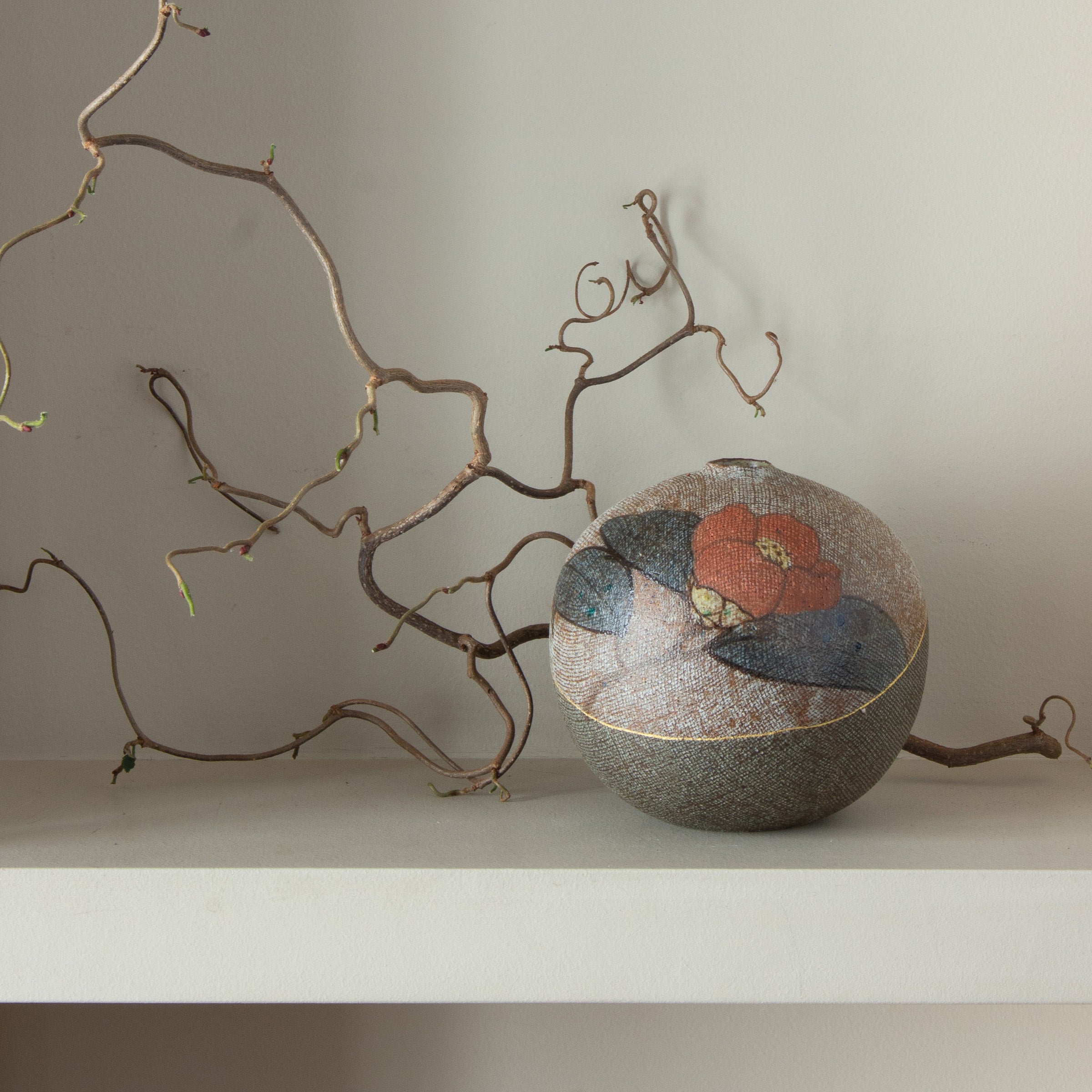 Vase camélia de Motohiko Ito