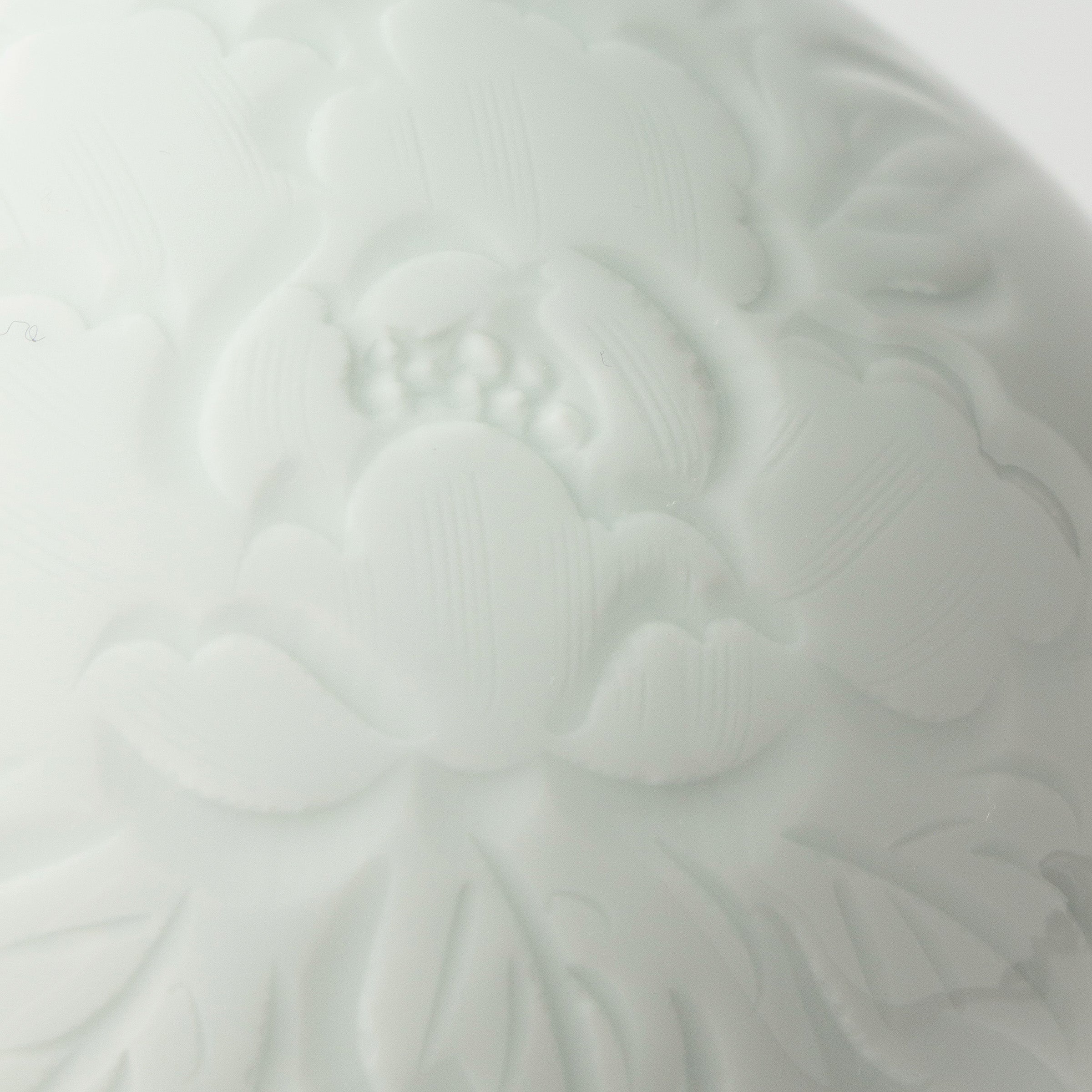 Vase en porcelaine d’Arita et pivoines de Yasuzumi Nakao