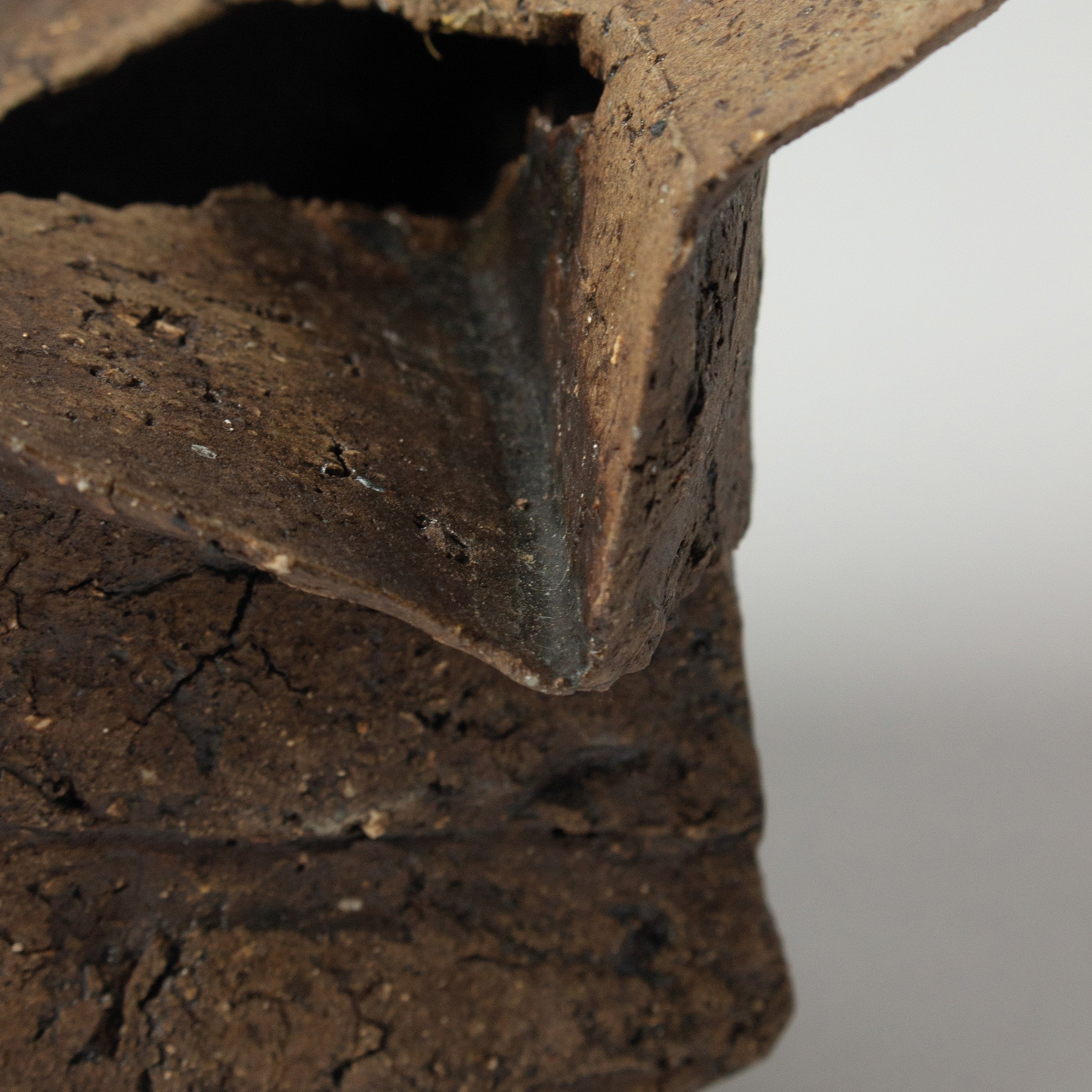 Vase-sculpture ori (plis) de Yukiya Izumita