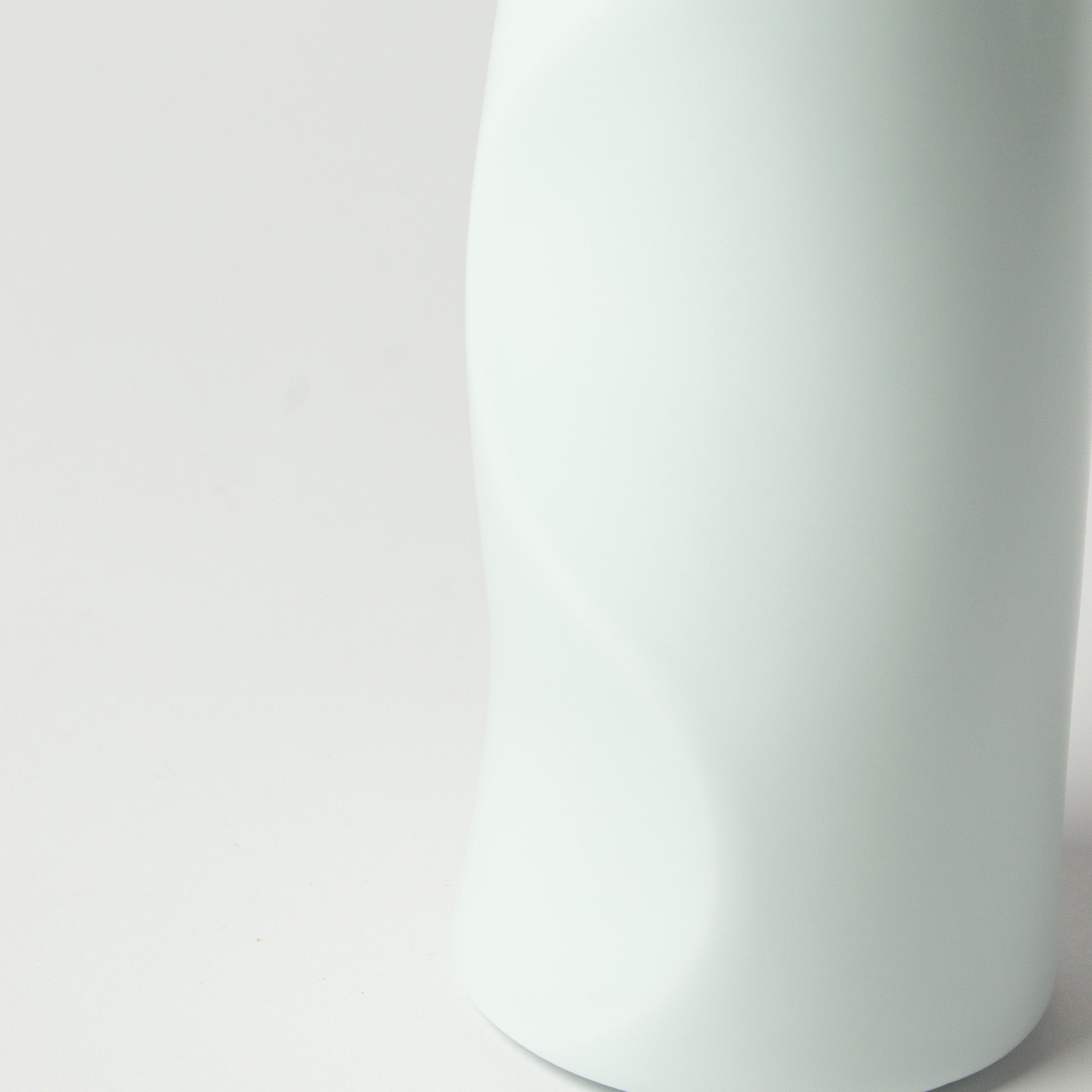 Vase en porcelaine blanche de Akihiro Maeta, Trésor National Vivant