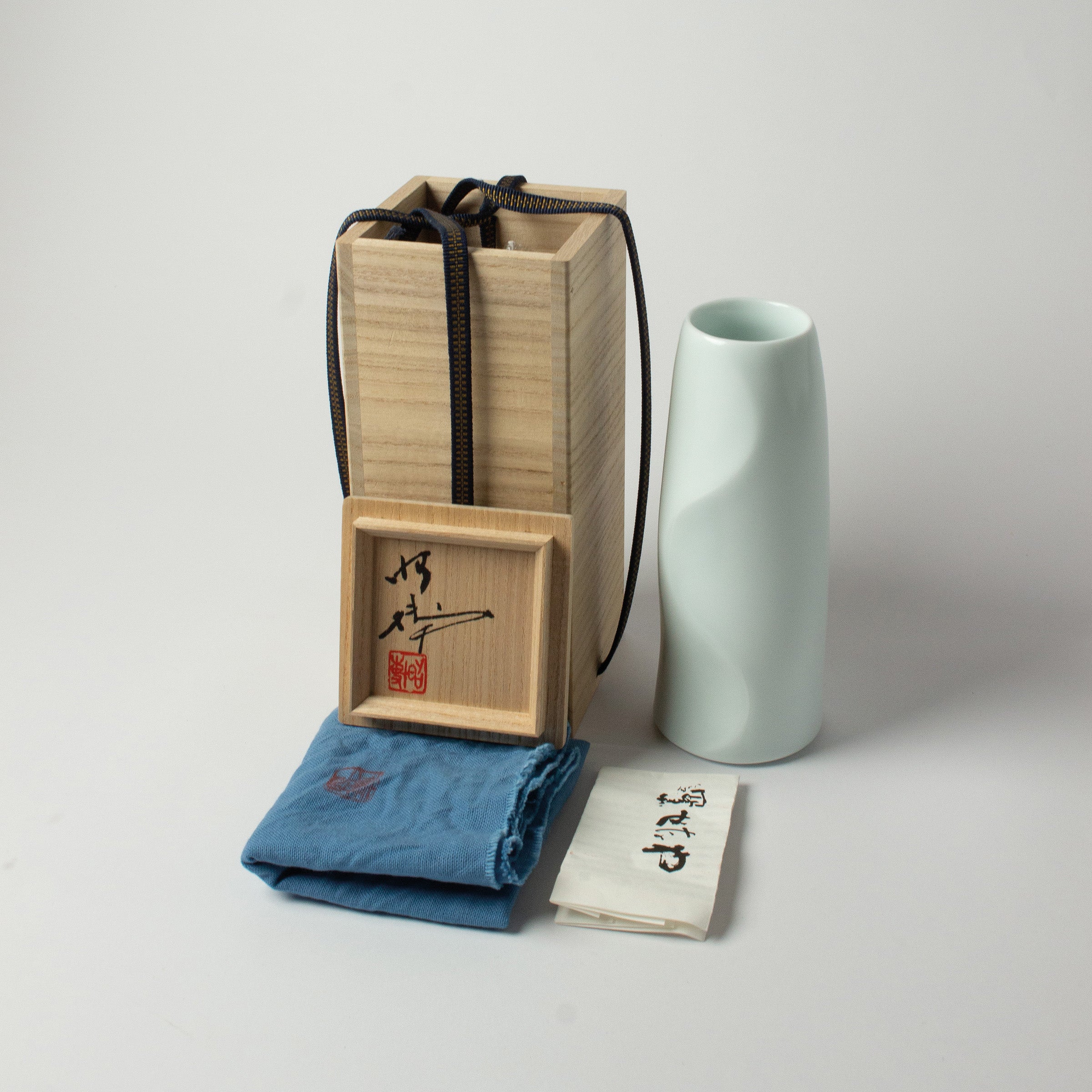 Vase en porcelaine blanche de Akihiro Maeta, Trésor National Vivant