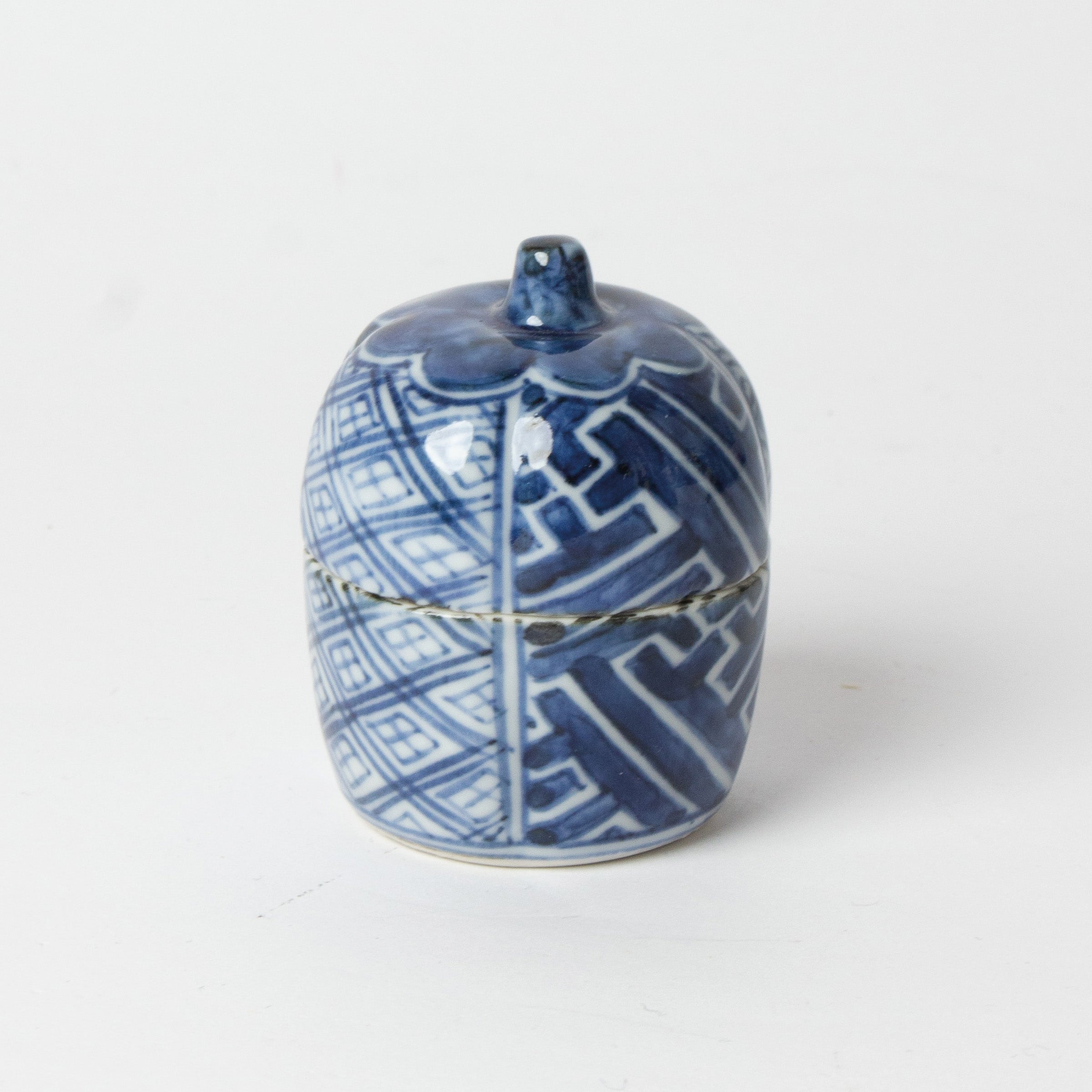 Takano Shōami's sometsuke porcelain kōgō and Japanese nerikō (incense balls)