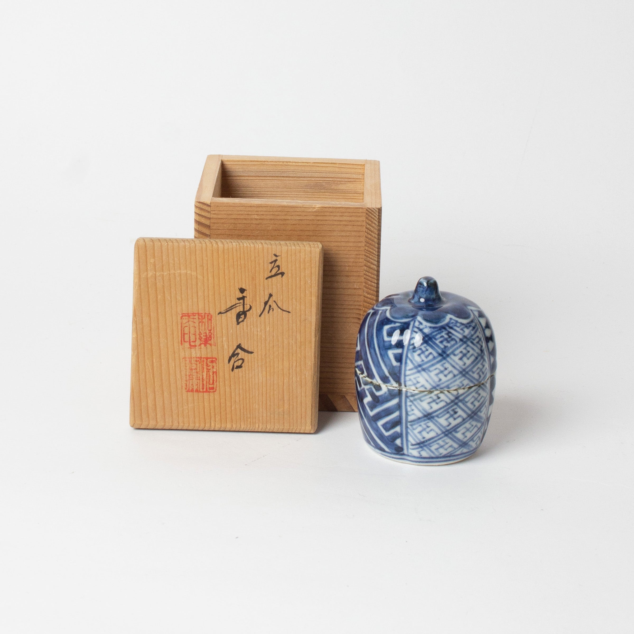 Takano Shōami's sometsuke porcelain kōgō and Japanese nerikō (incense balls)
