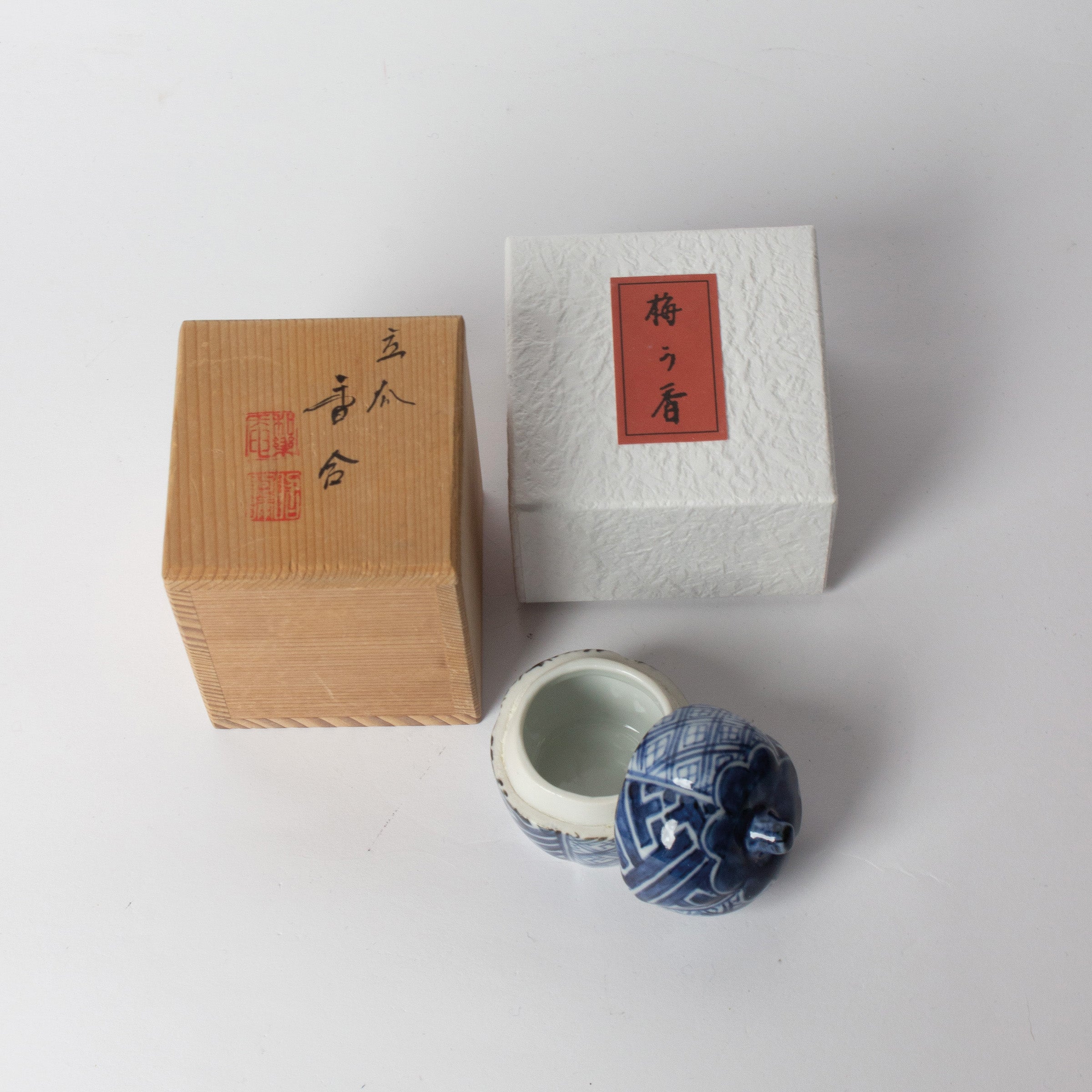 Takano Shōami's sometsuke porcelain kōgō and Japanese nerikō (incense balls)
