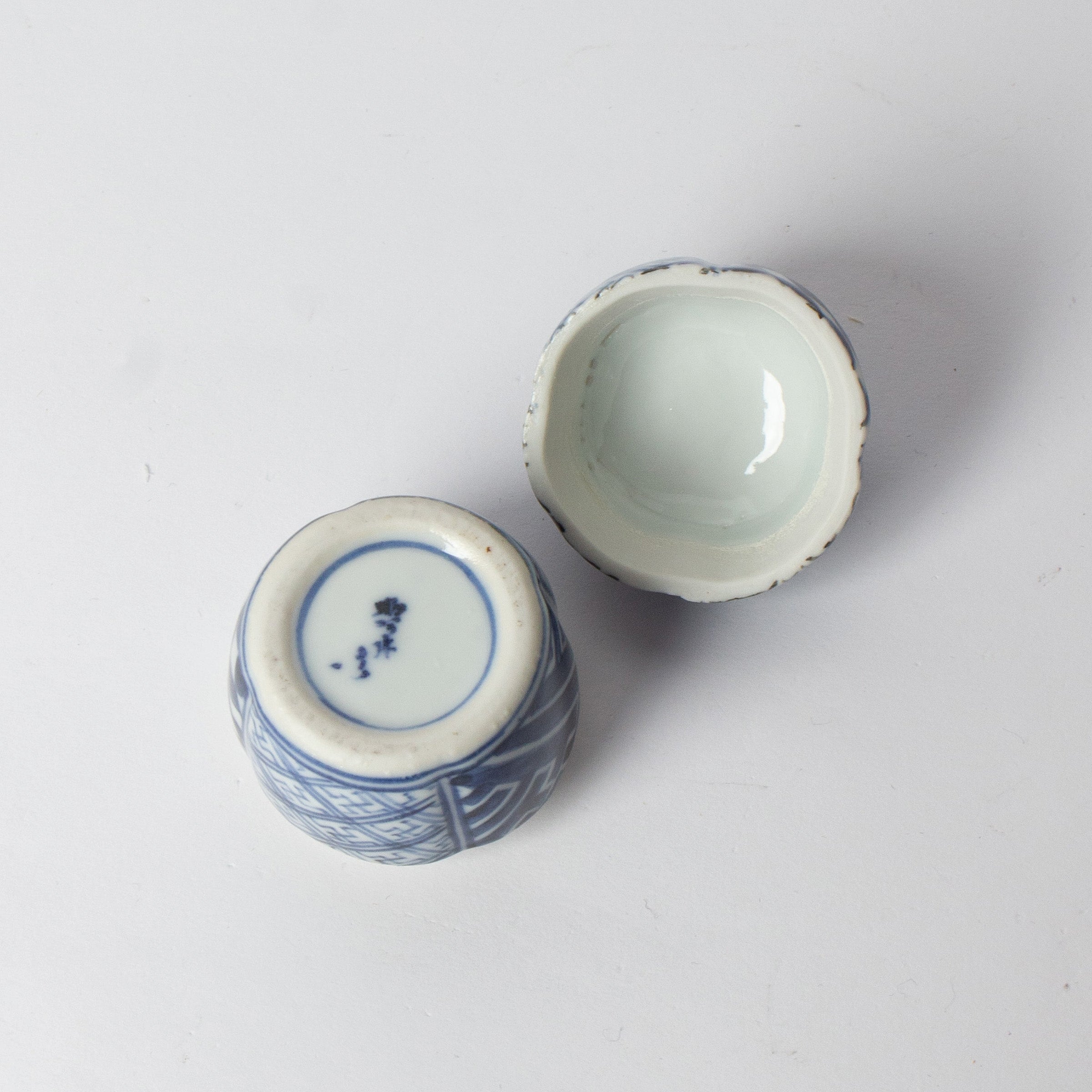 Takano Shōami's sometsuke porcelain kōgō and Japanese nerikō (incense balls)