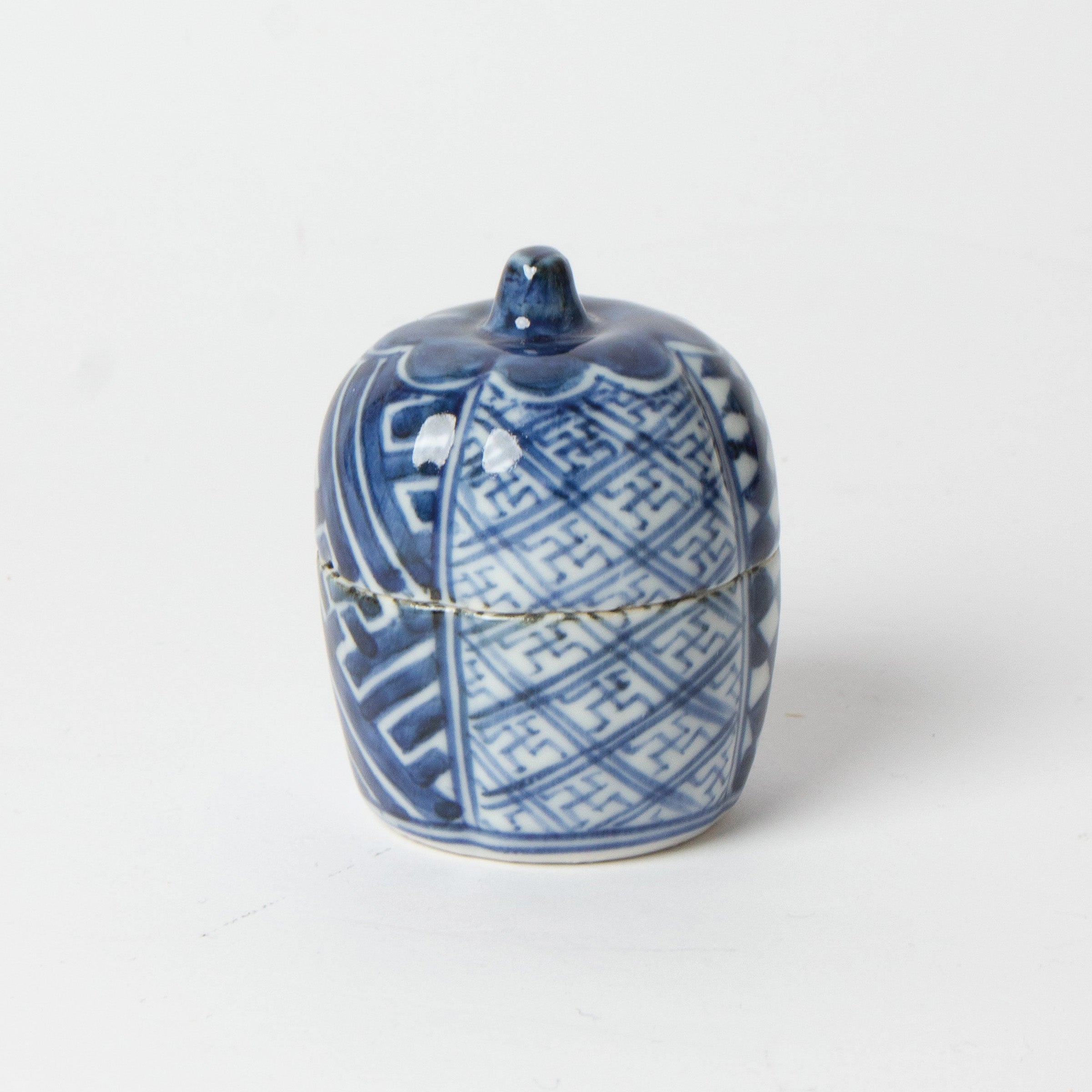 Takano Shōami's sometsuke porcelain kōgō and Japanese nerikō (incense balls)