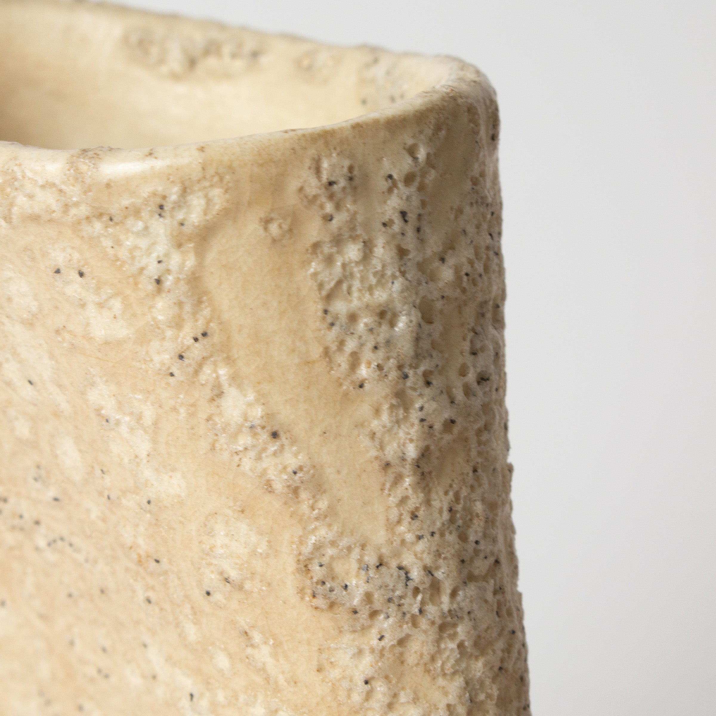 Vase en céramique série shiroi hensubō de Yagi Kazuo