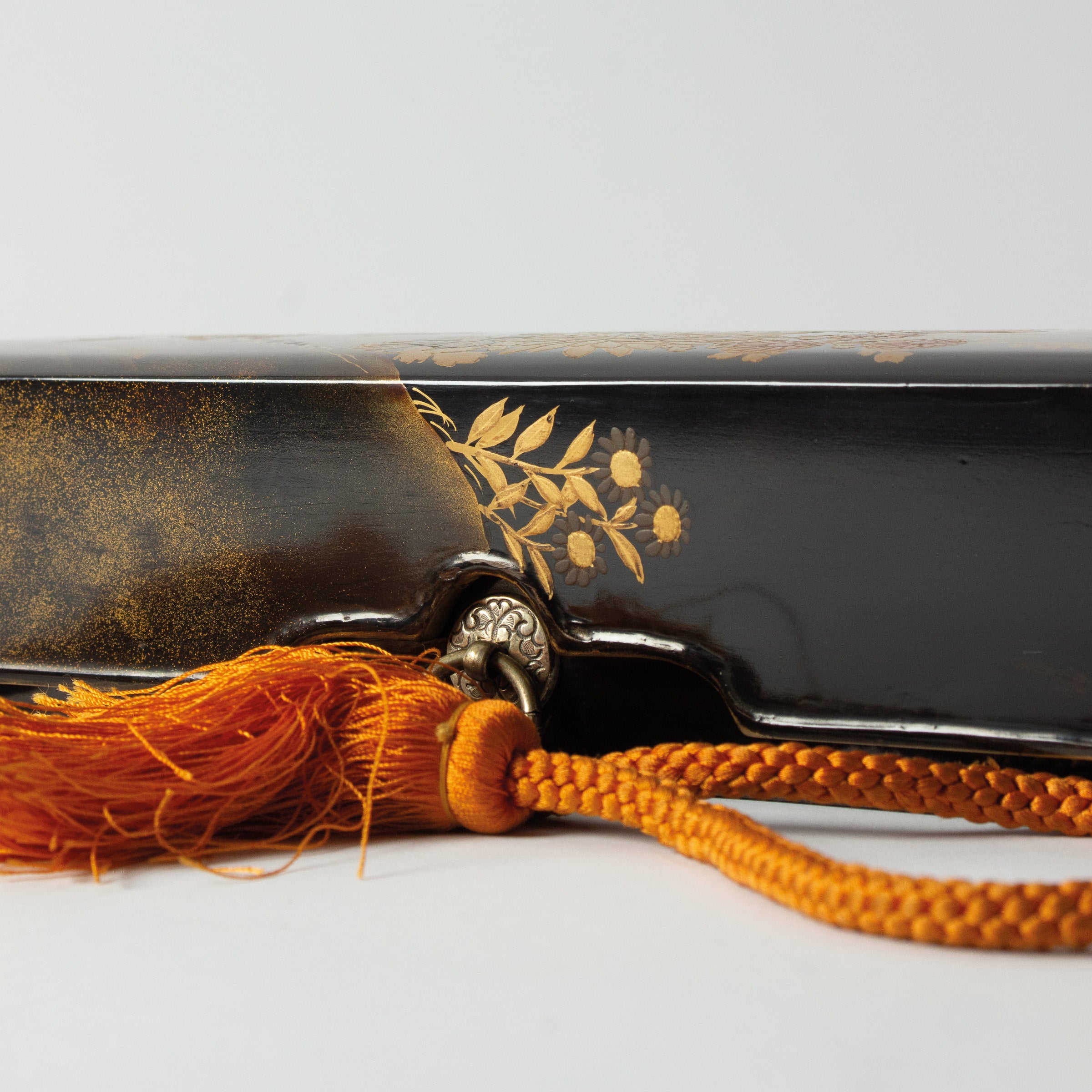 Boîte Tanzaku japonaise en laque urushi et makie poudre d'or