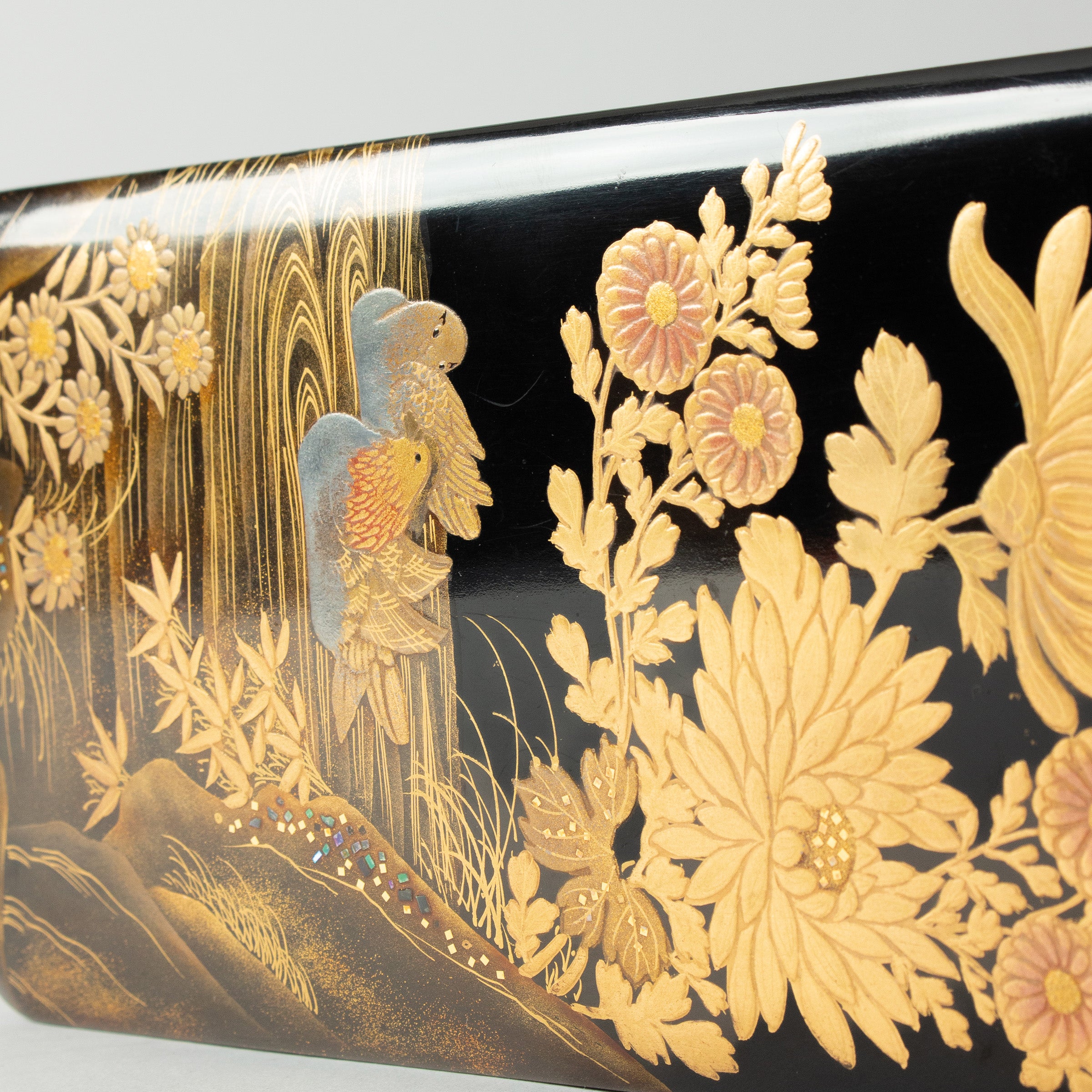 Boîte Tanzaku japonaise en laque urushi et makie poudre d'or