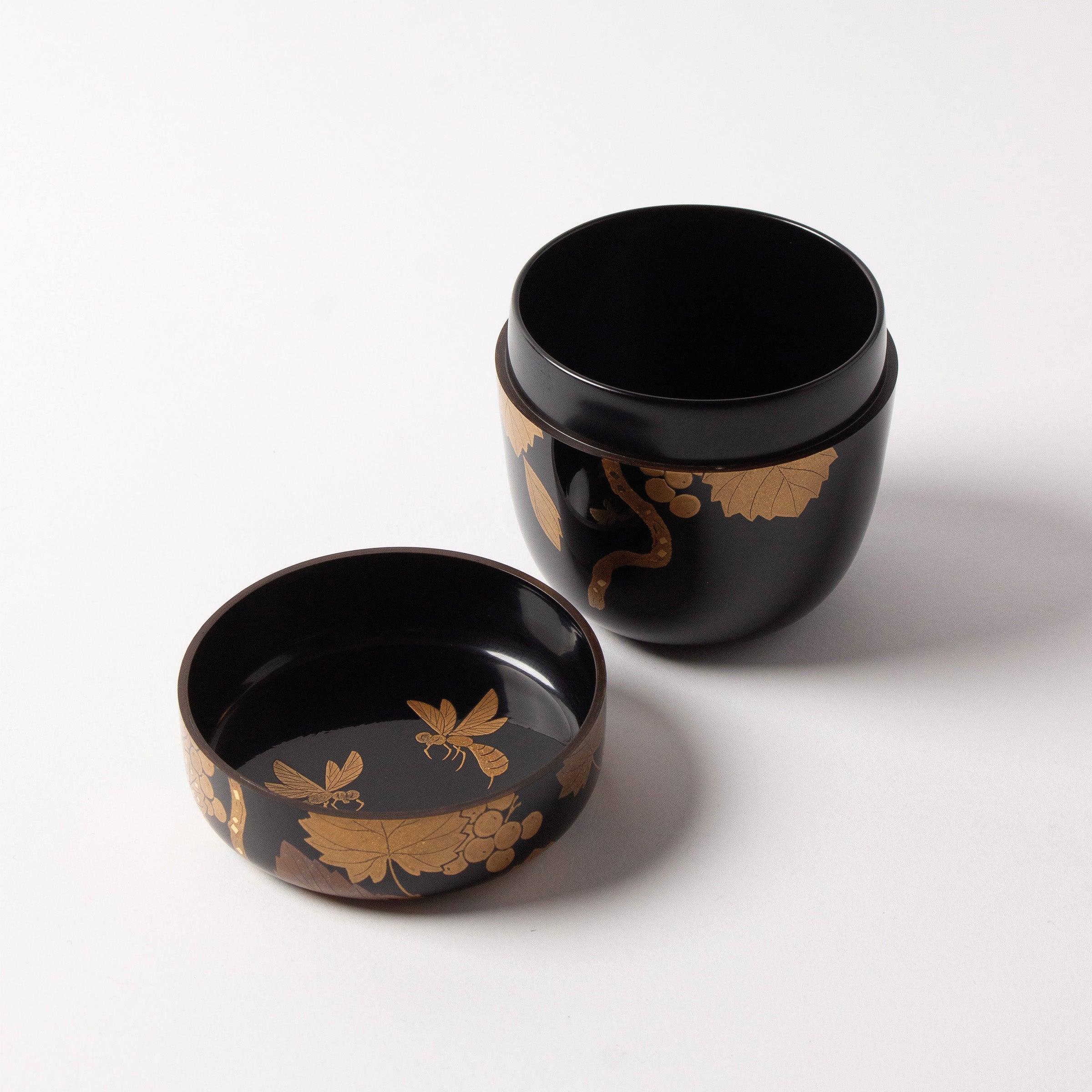 Natsume (tea caddy) lacquer and gold, budō (grape) motif by Ichigo Itchō