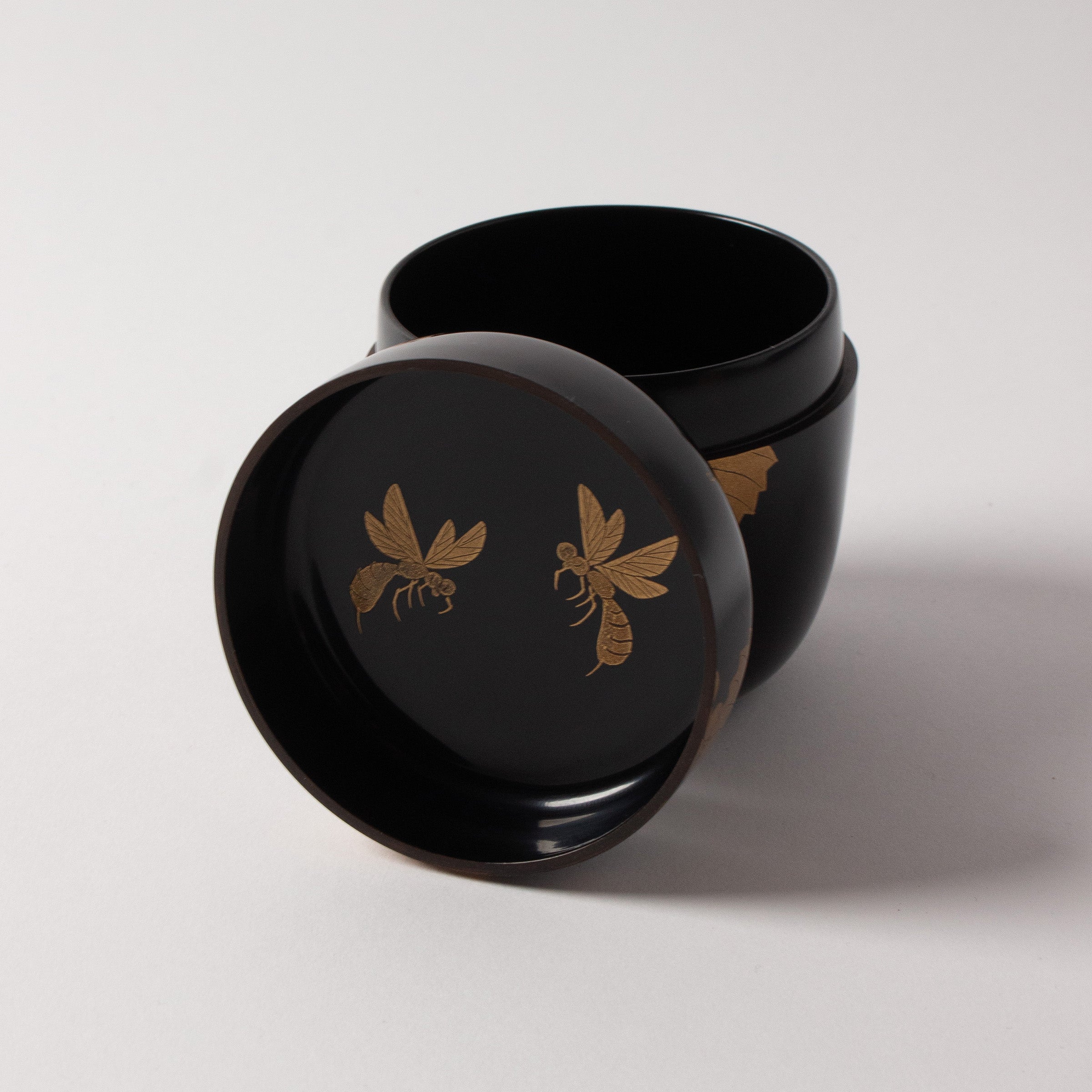 Natsume (tea caddy) lacquer and gold, budō (grape) motif by Ichigo Itchō