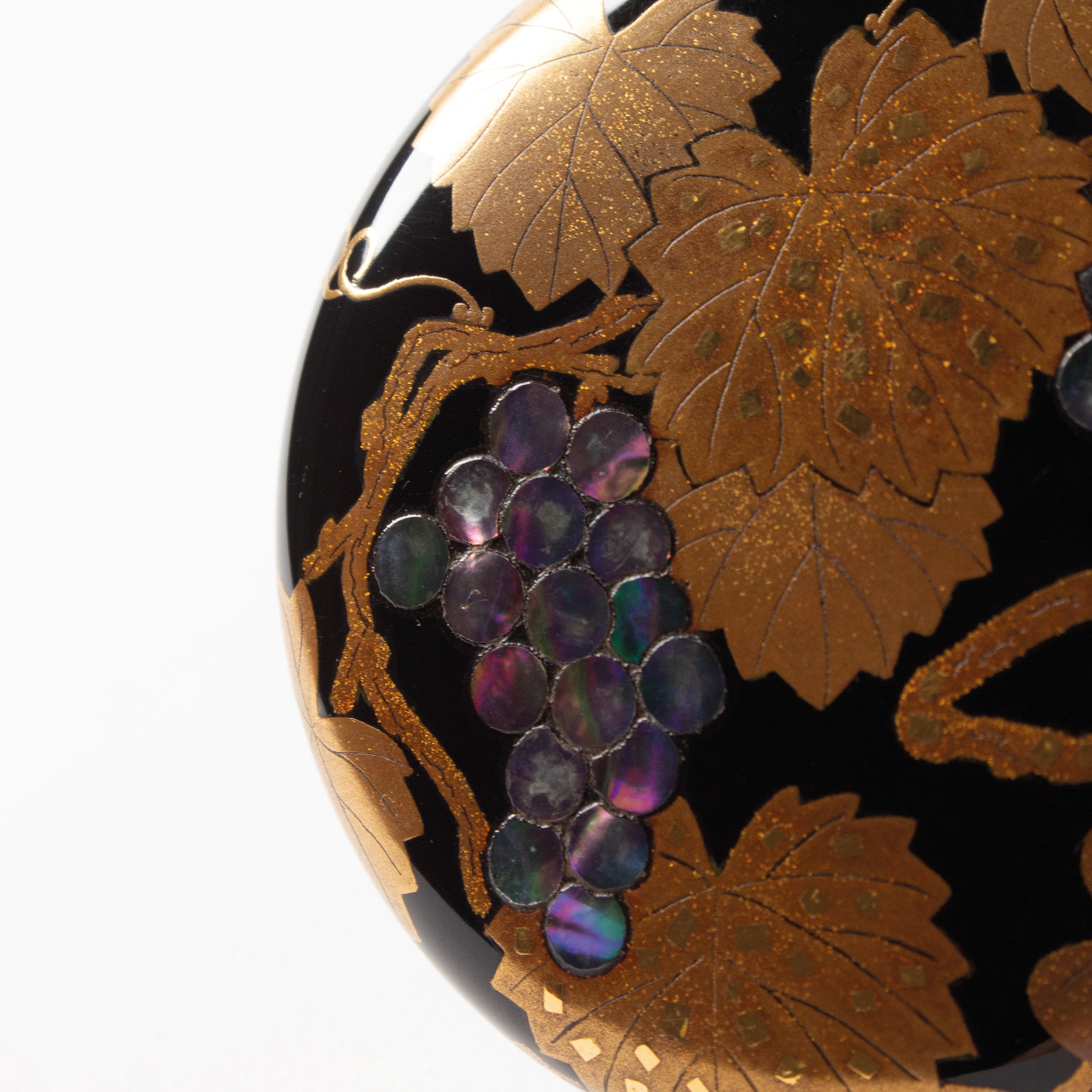 Natsume (tea caddy) lacquer and gold, budō (grape) motif by Ichigo Itchō