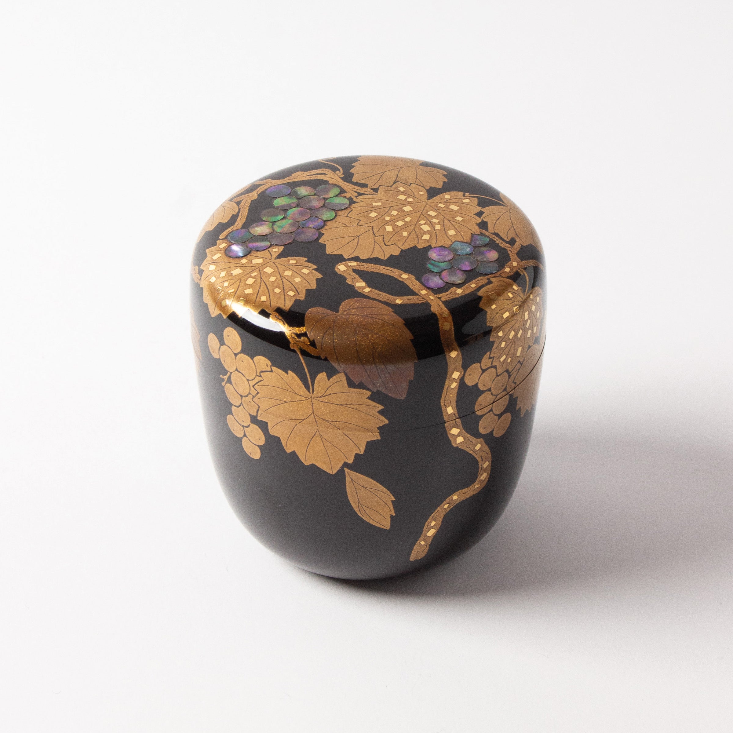 Natsume (tea caddy) lacquer and gold, budō (grape) motif by Ichigo Itchō