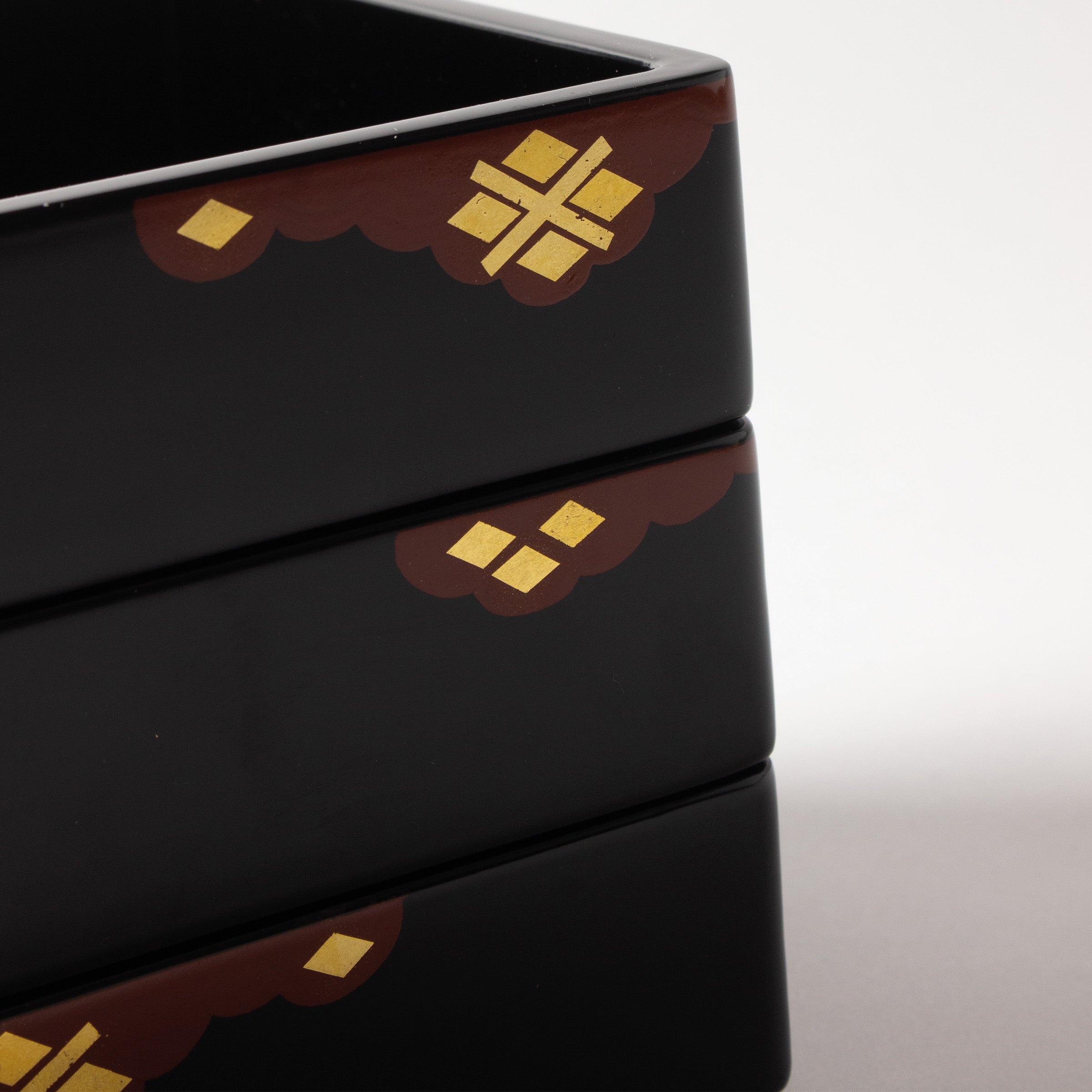 Contemporary two-tiered box (jubako) in hidehiranuri lacquer