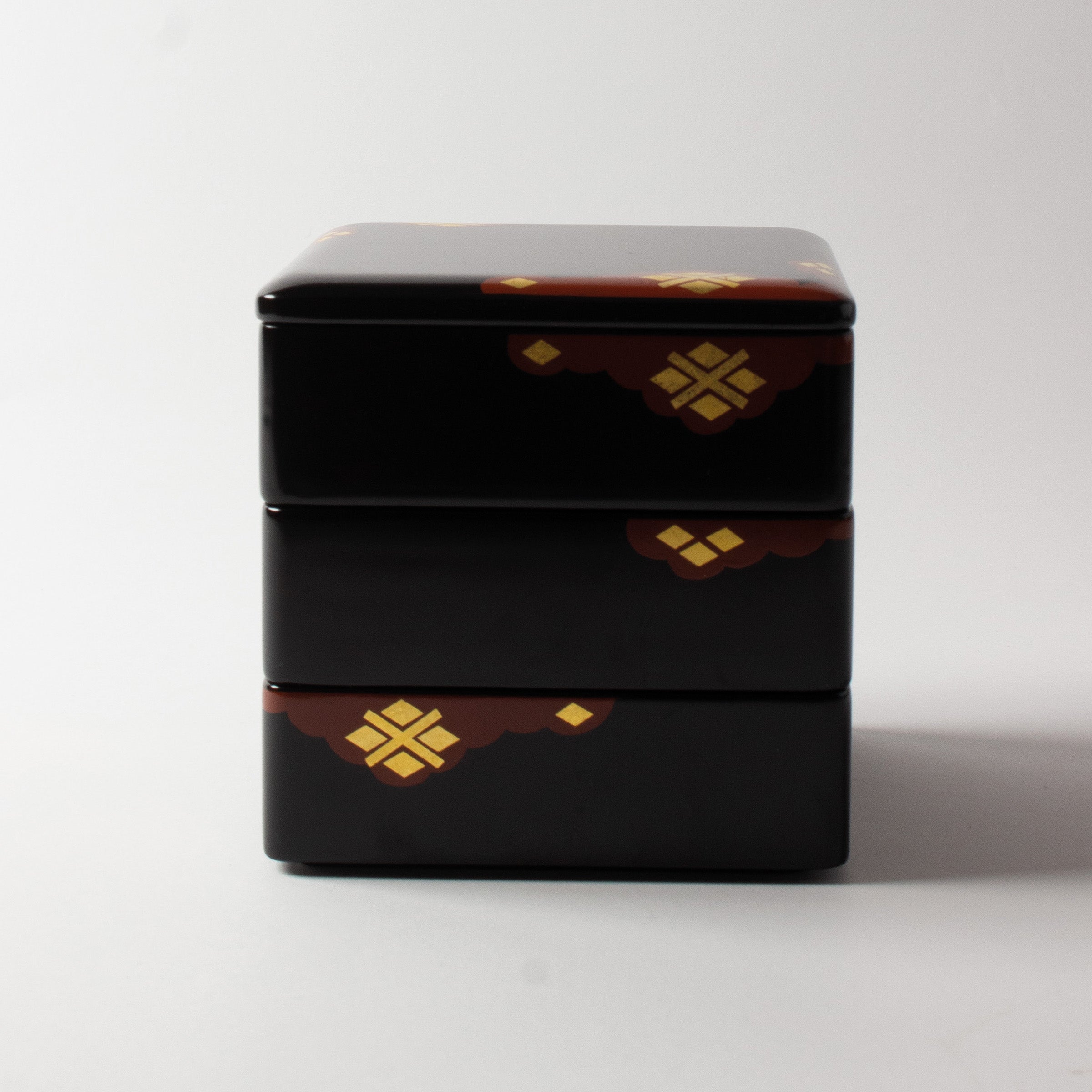 Contemporary two-tiered box (jubako) in hidehiranuri lacquer