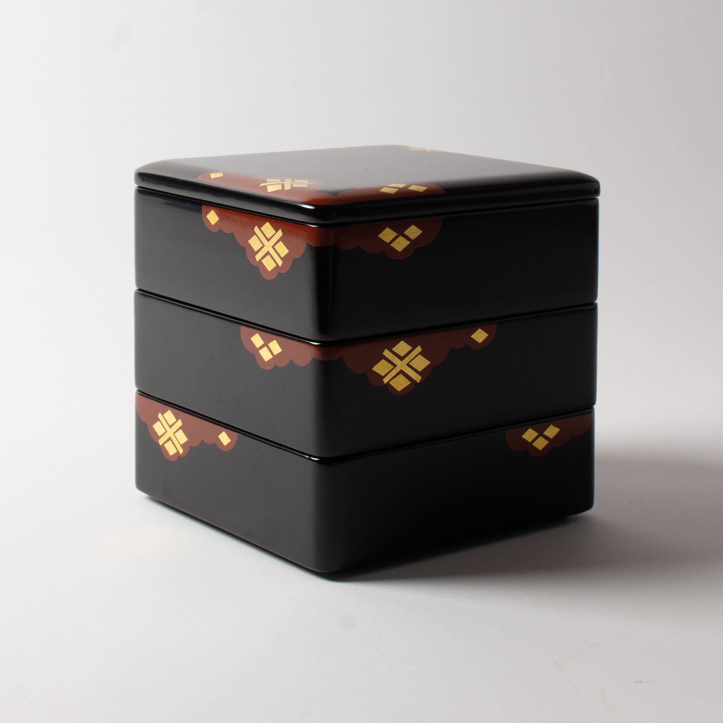 Contemporary two-tiered box (jubako) in hidehiranuri lacquer