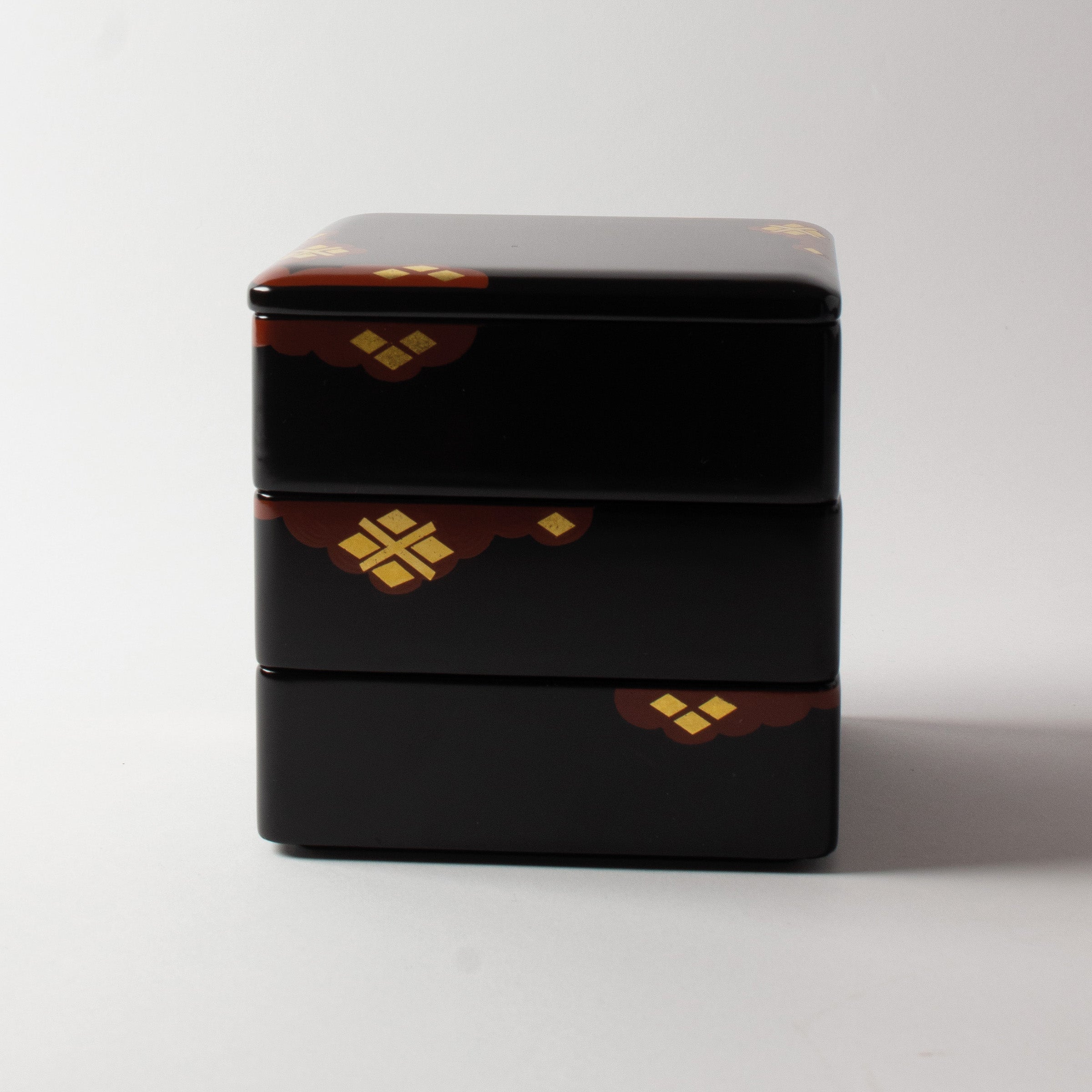 Contemporary two-tiered box (jubako) in hidehiranuri lacquer
