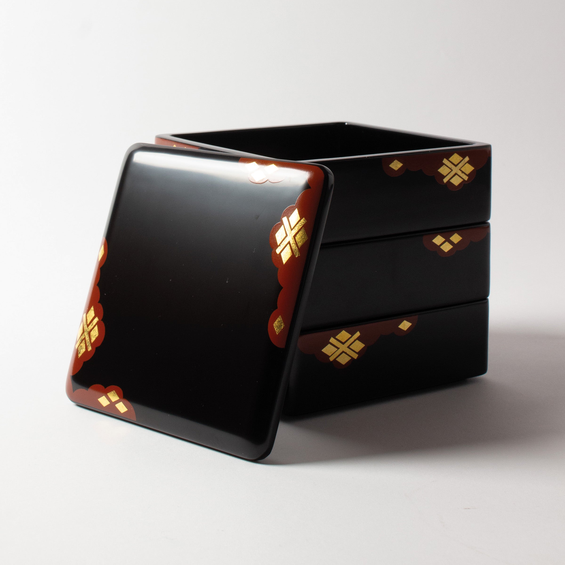 Contemporary two-tiered box (jubako) in hidehiranuri lacquer
