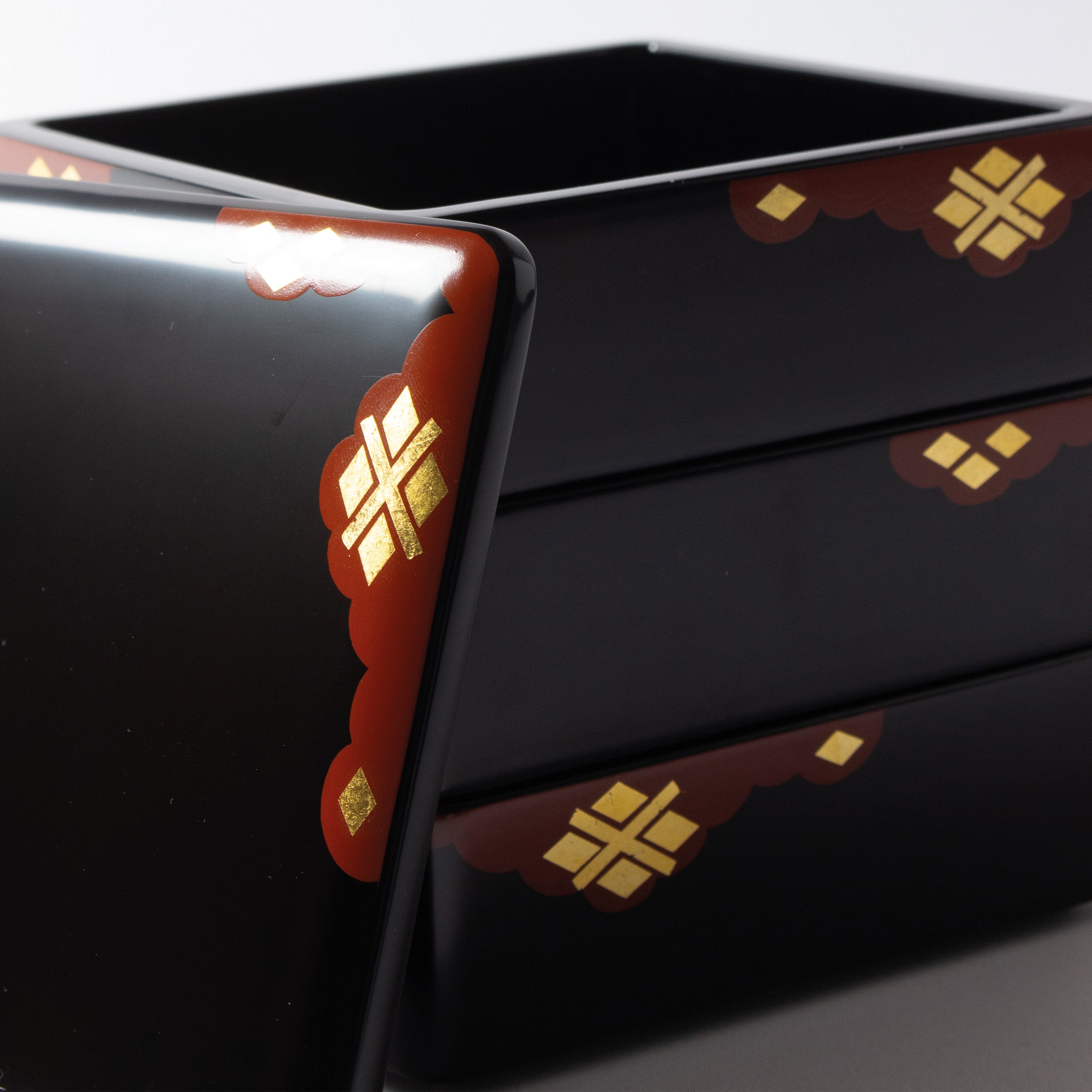 Contemporary two-tiered box (jubako) in hidehiranuri lacquer