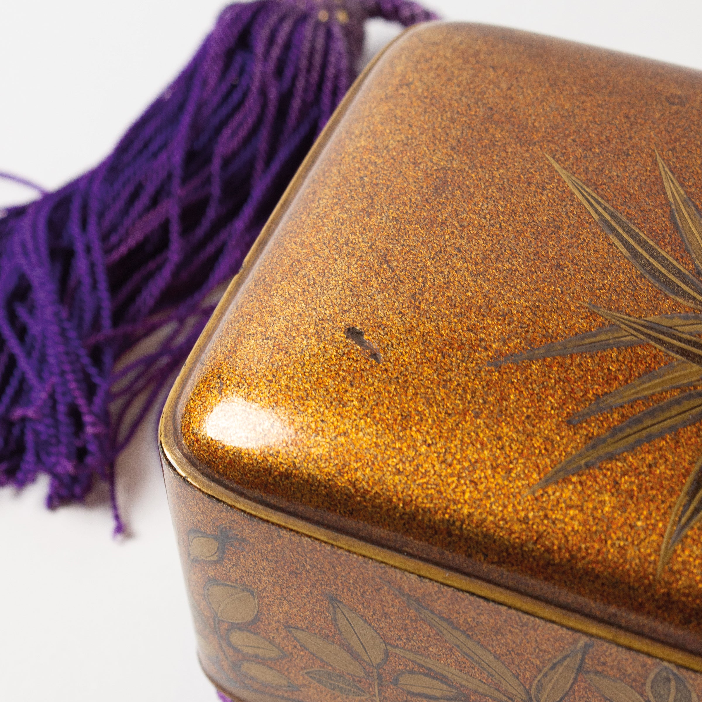 Boîte Tanzaku japonaise en laque urushi et makie poudre d'or
