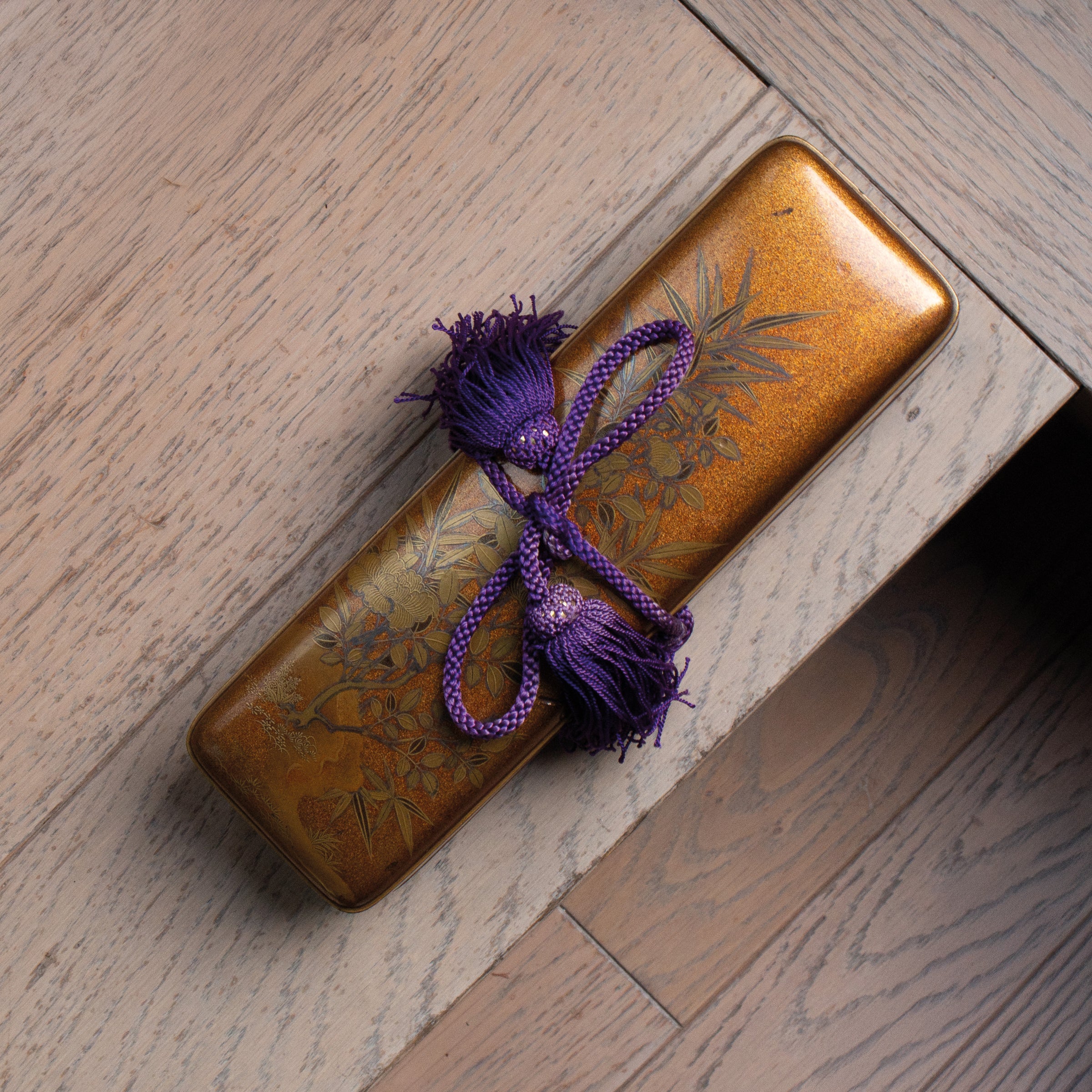 Boîte Tanzaku japonaise en laque urushi et makie poudre d'or