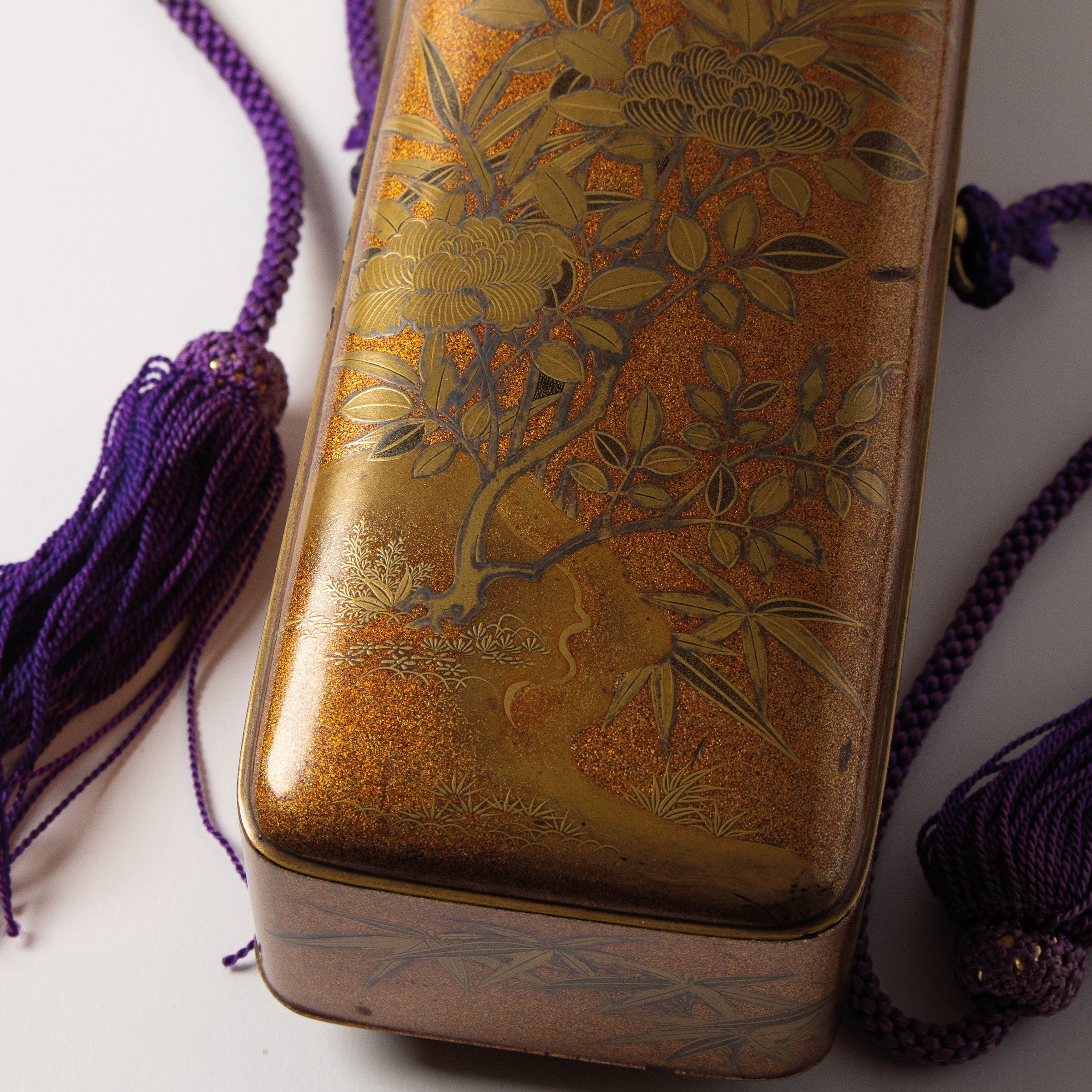 Boîte Tanzaku japonaise en laque urushi et makie poudre d'or