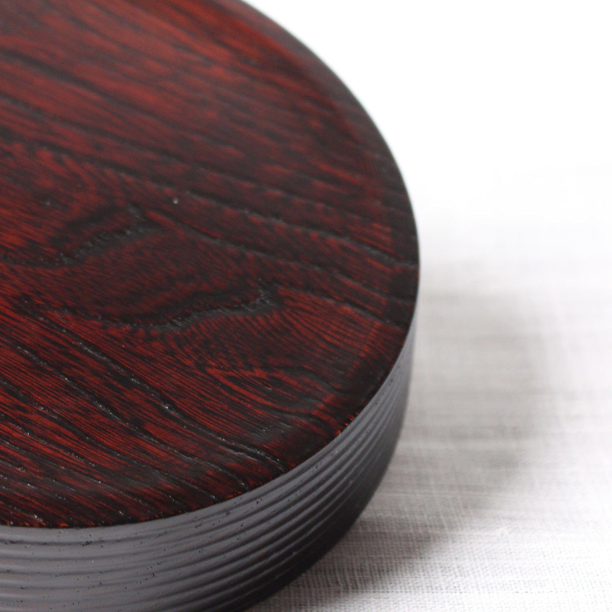 Set de 3 assiettes japonaises bois, laque urushi noire et rouge