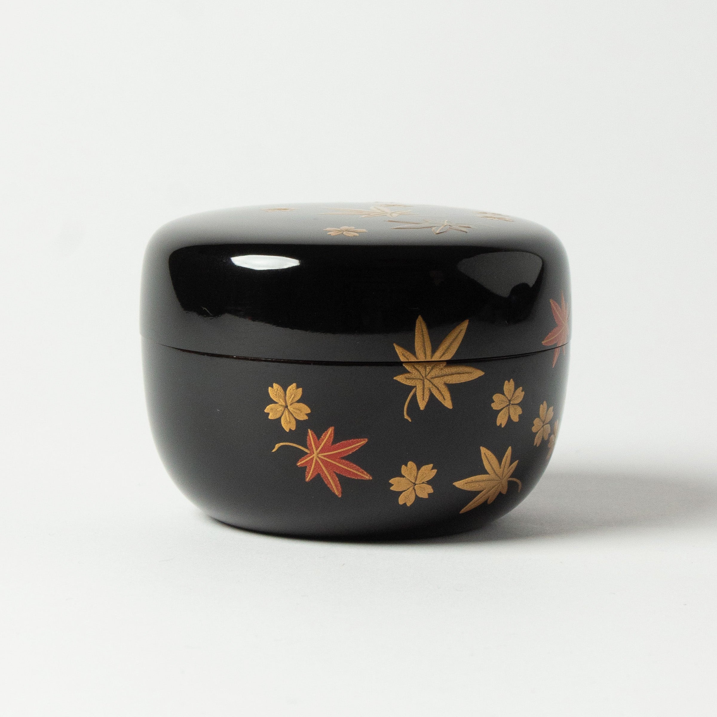 Lacquer and gold Natsume (tea caddy), Shunju (spring and autumn) motif by Sōetsu Nakamura