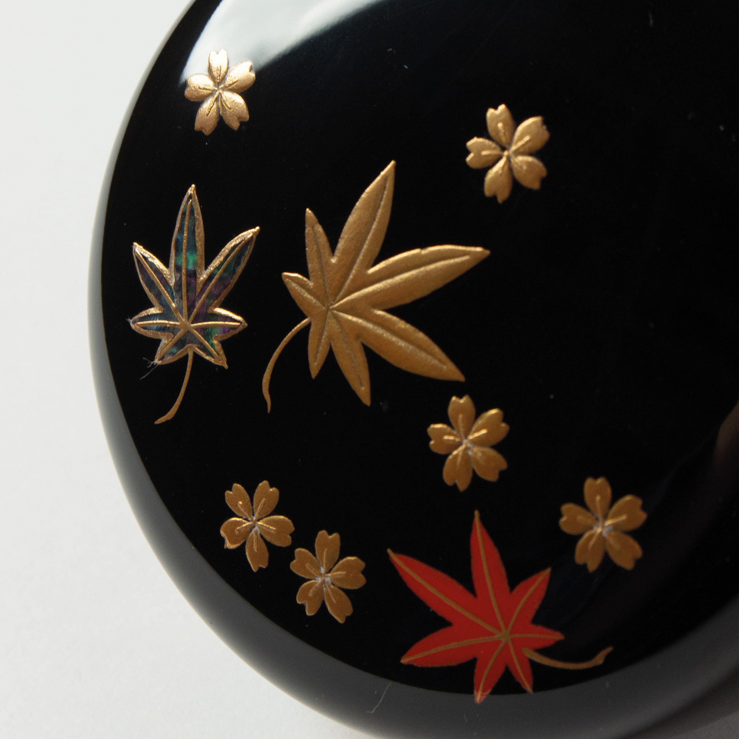 Lacquer and gold Natsume (tea caddy), Shunju (spring and autumn) motif by Sōetsu Nakamura