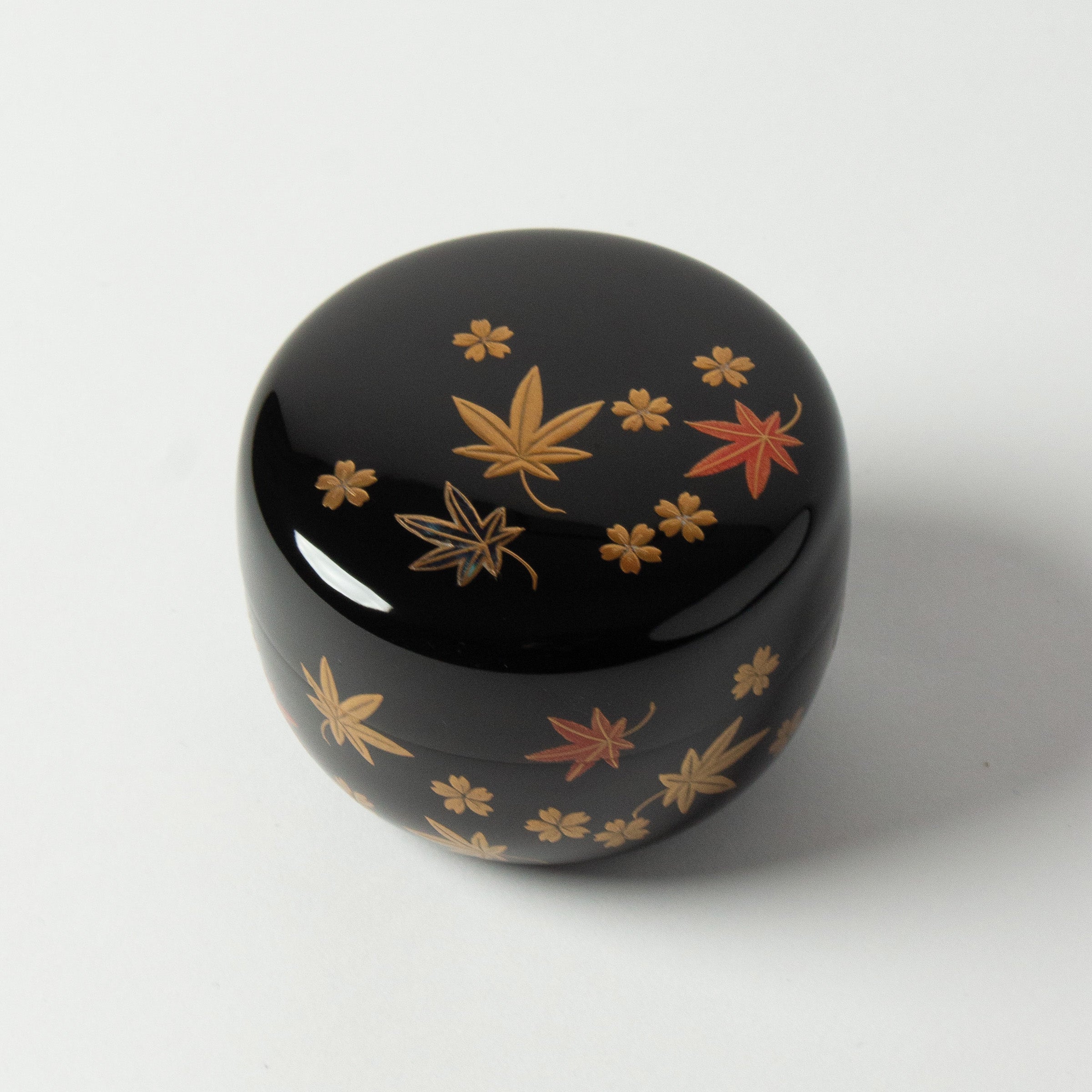 Lacquer and gold Natsume (tea caddy), Shunju (spring and autumn) motif by Sōetsu Nakamura