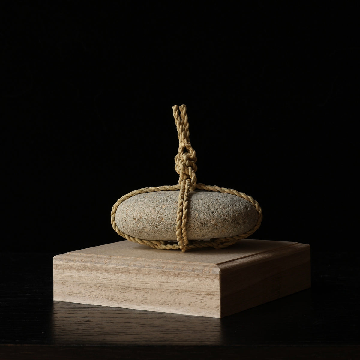 Sekimori #20, pierre et corde en paille de riz (wara)