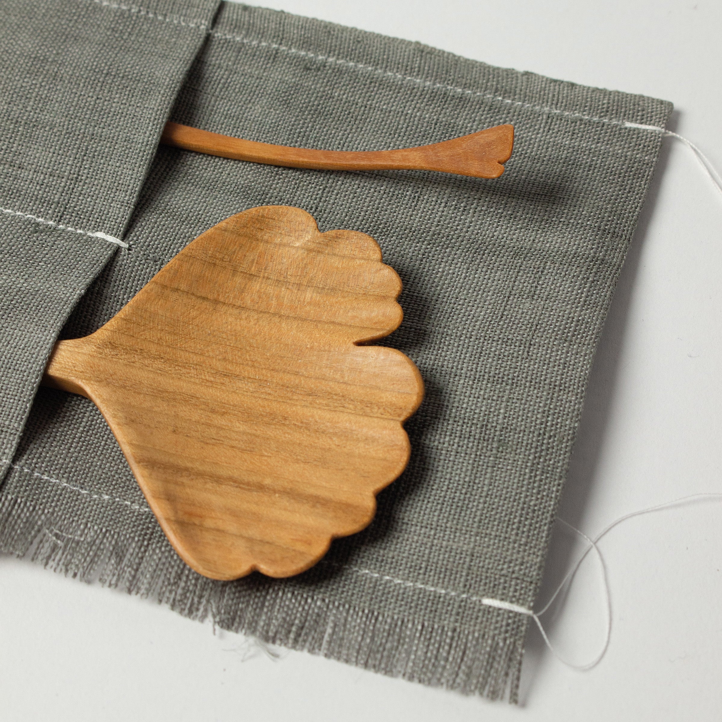 "House of Things" Set: Ramie pouch by Sung-mi Kim and two ginkgo spoons by Sung-woo Choi