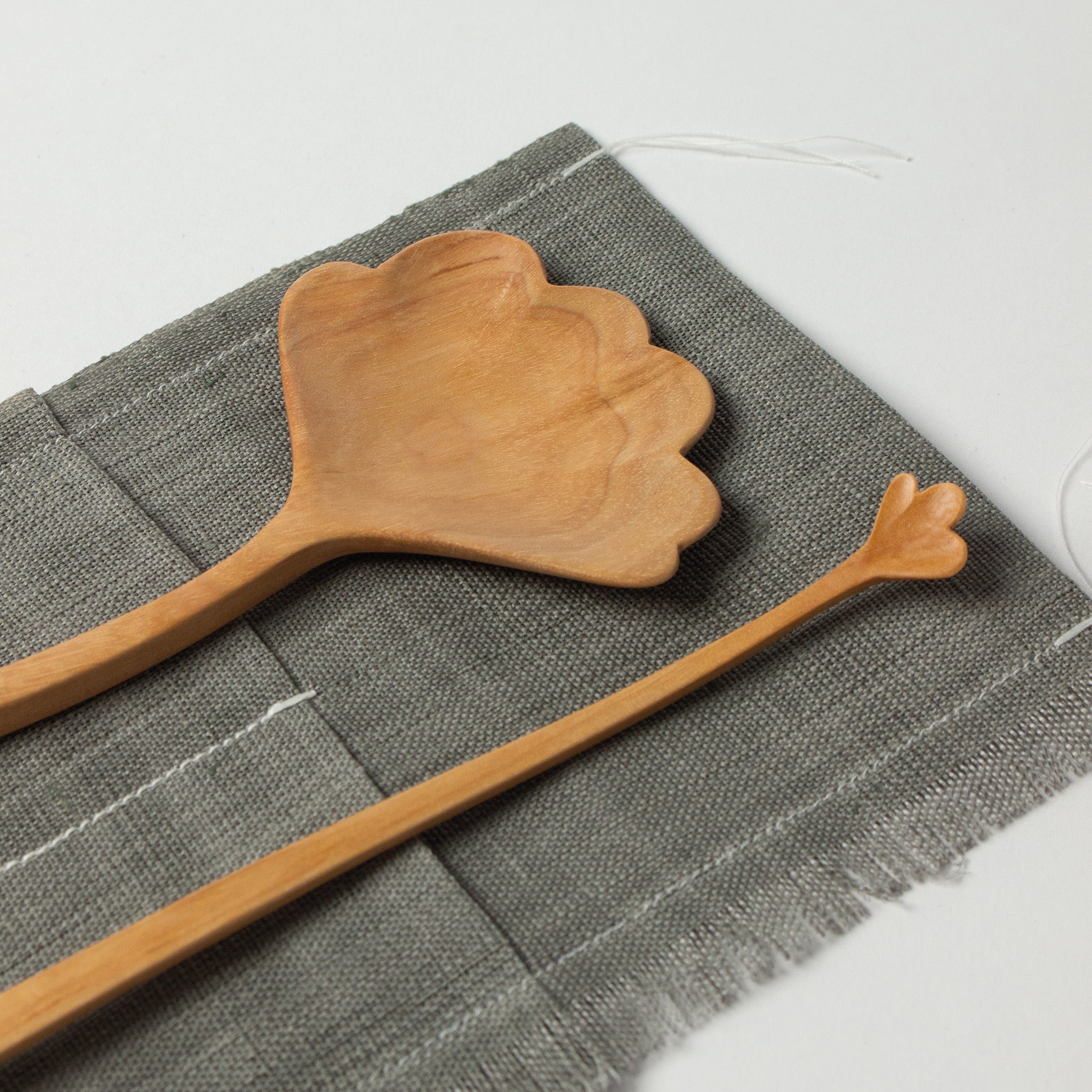"House of Things" Set: Ramie pouch by Sung-mi Kim and two ginkgo spoons by Sung-woo Choi