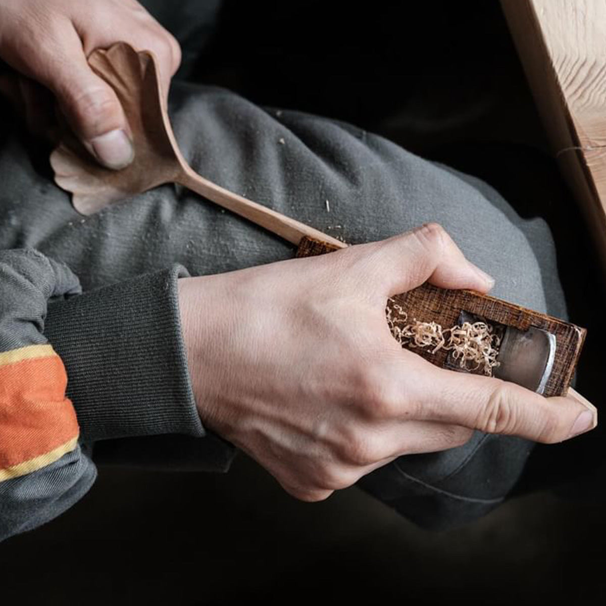 Set "House of Things" : pochette en ramie de Sung-mi Kim et deux cuillères ginkgo de Sung-woo Choi