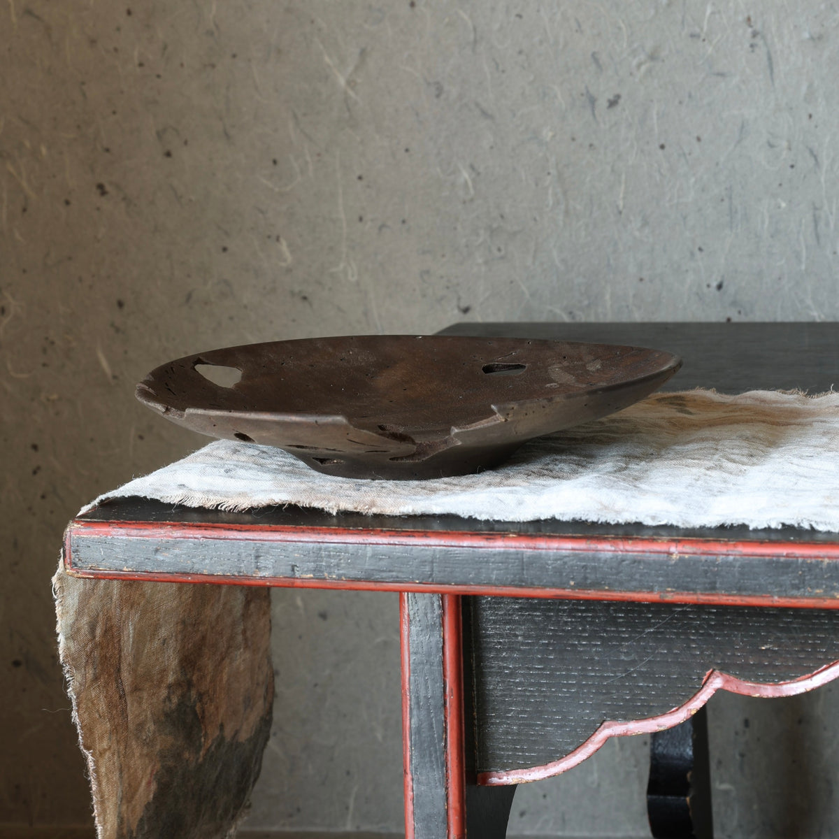 Kaki plate (Japanese raku) with tetsuzome (iron mordant) finish by Masahito Ikeda