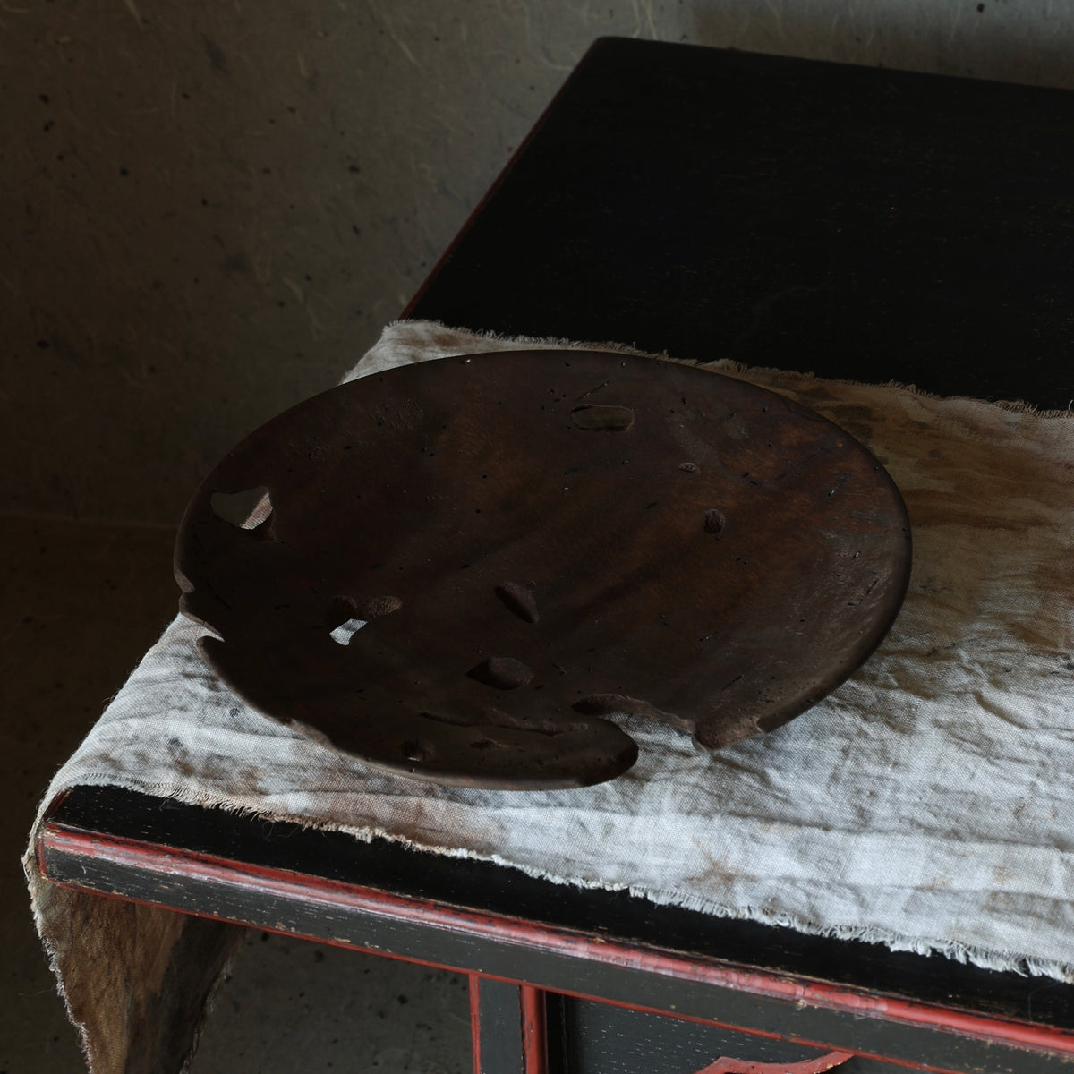 Kaki plate (Japanese raku) with tetsuzome (iron mordant) finish by Masahito Ikeda