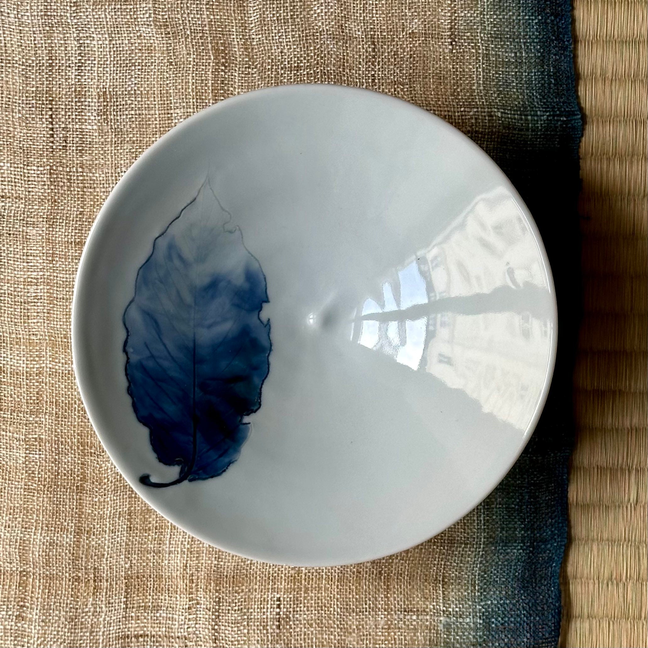 Coupe en porcelaine sometsuke de Iwao Katō