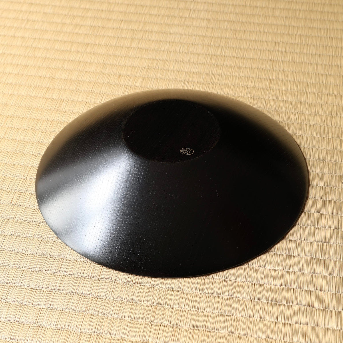 Sen wood plates with black urushi lacquer by Kihachi Kōbō