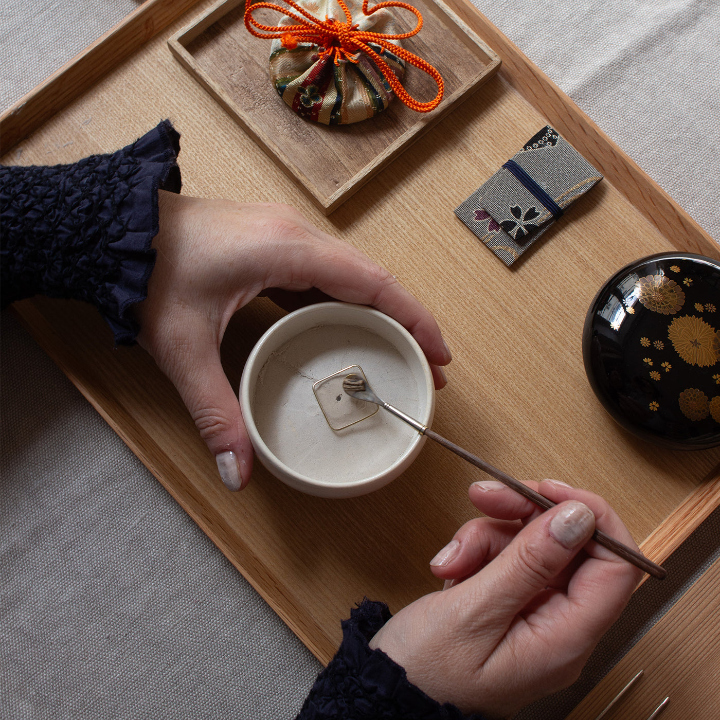 Atelier encens japonais: l'"écouter" et le fabriquer - Dimanche 23 novembre 2025