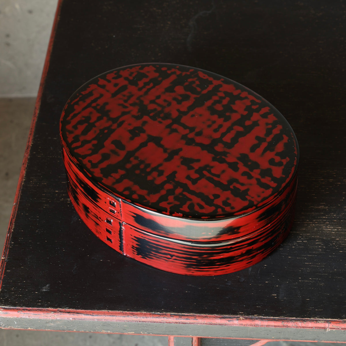 Oval box in Negoro-nuri urushi lacquer - Kiso Valley