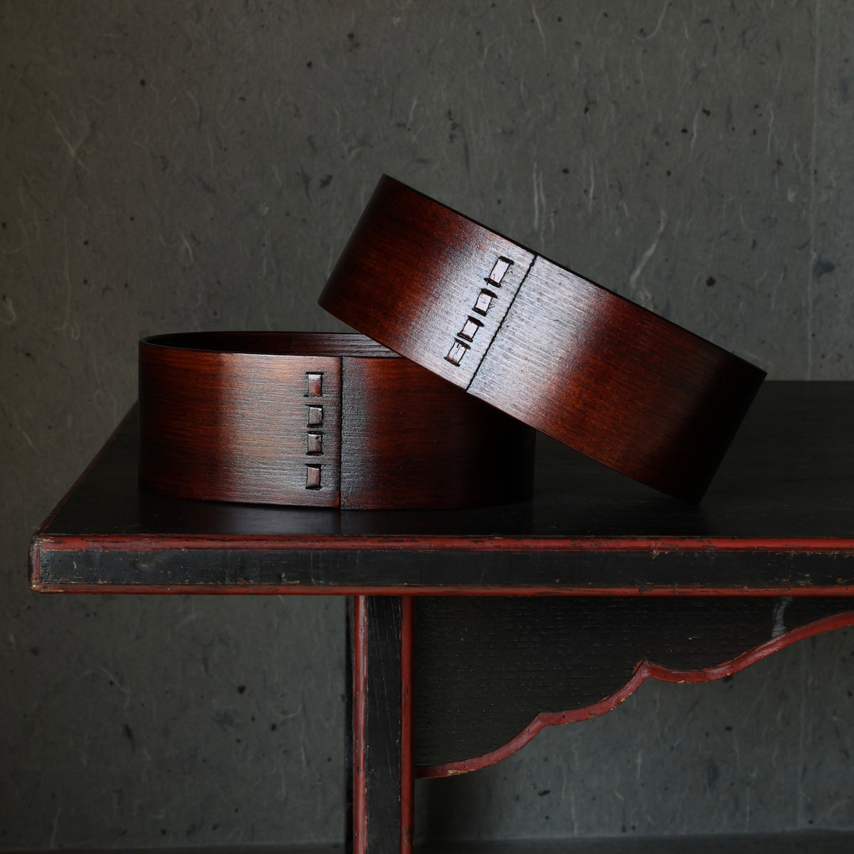 Oval box in sugi wood and urushi lacquer - Kiso Valley
