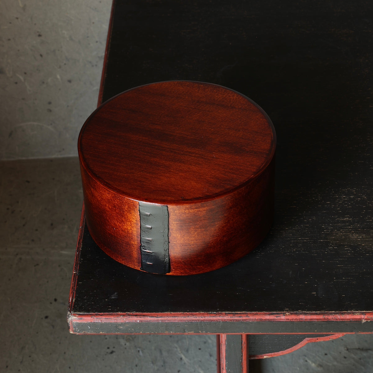 Round hinoki wood and urushi lacquer box, Kiso Valley