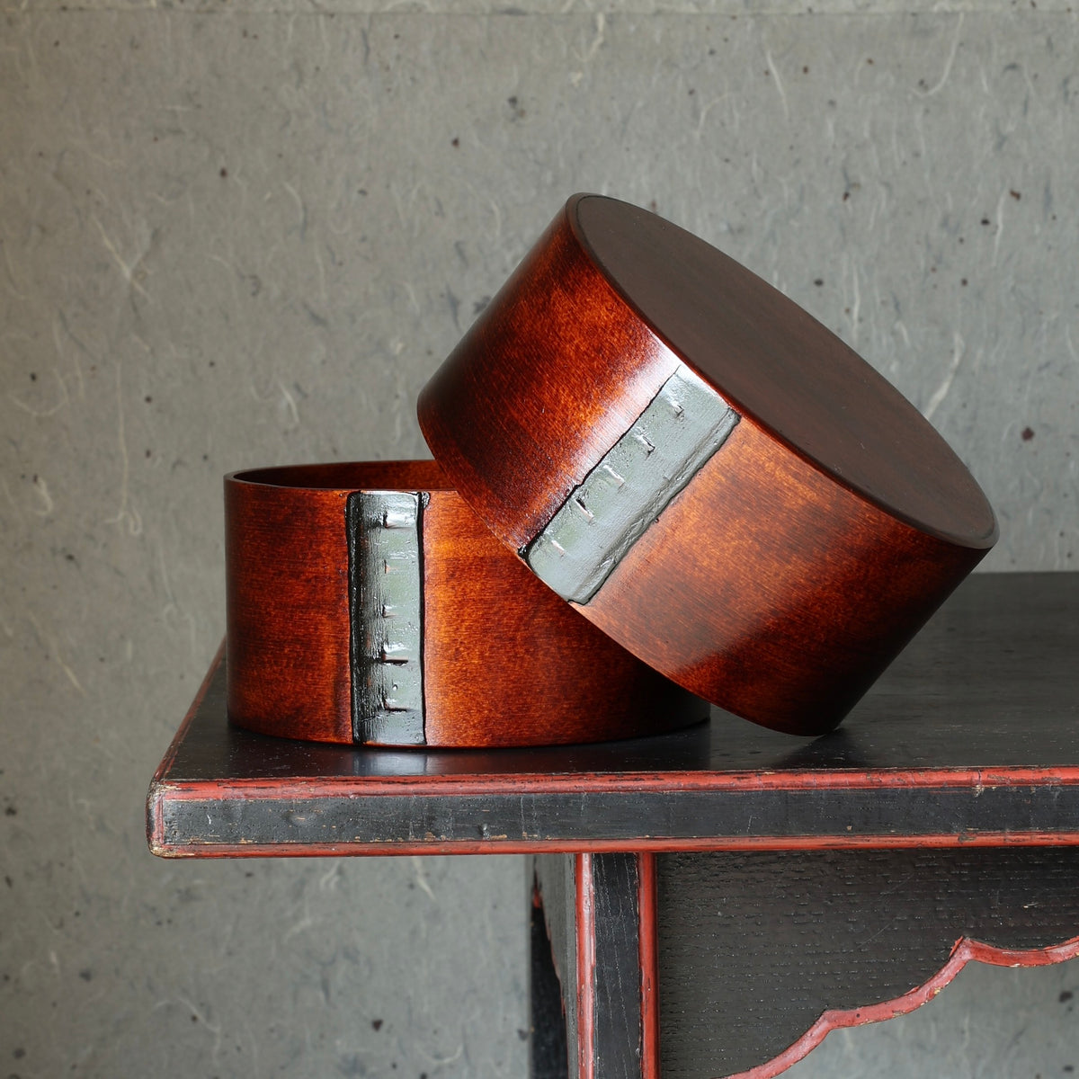 Round hinoki wood and urushi lacquer box, Kiso Valley
