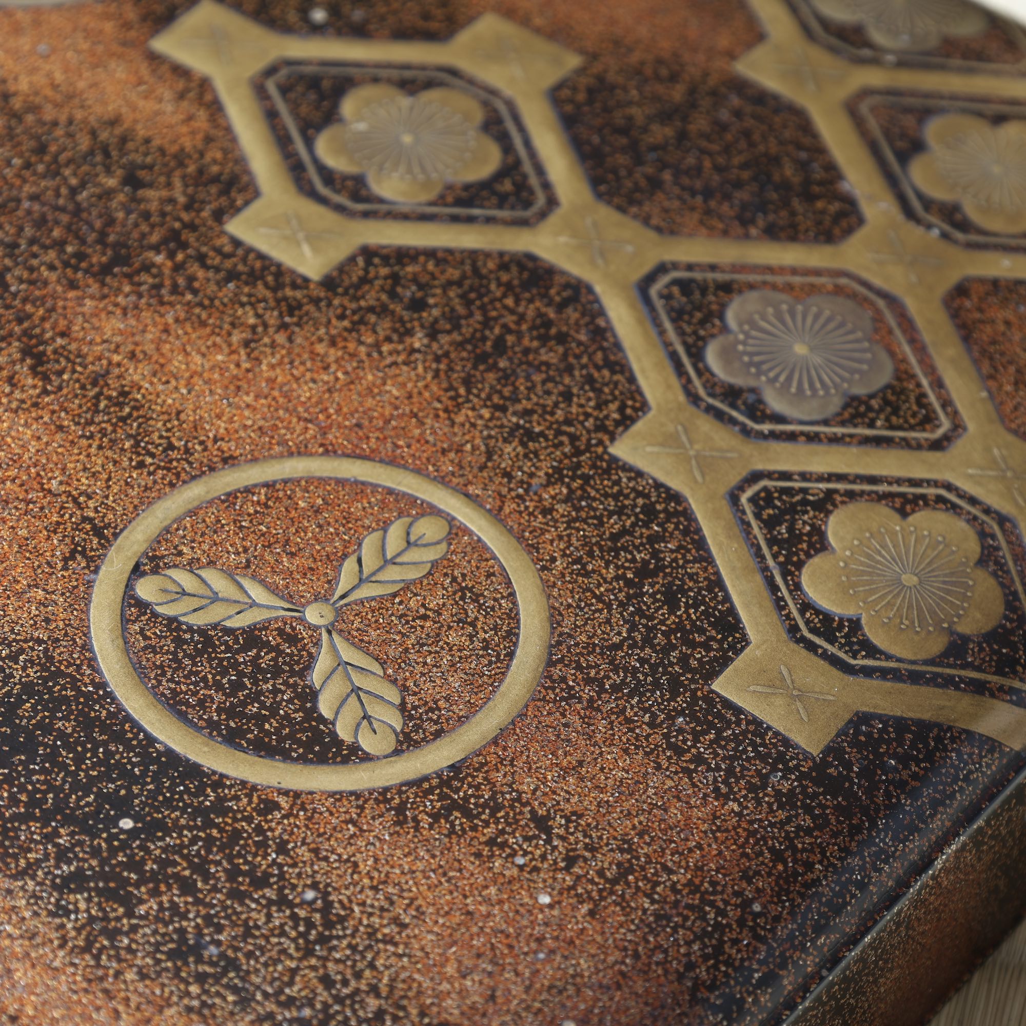 Tosa domain suzuribako (Japanese writing box) in urushi lacquer and gold, kikkō ume (hexagon and plum tree) and kamon (family emblems) decoration