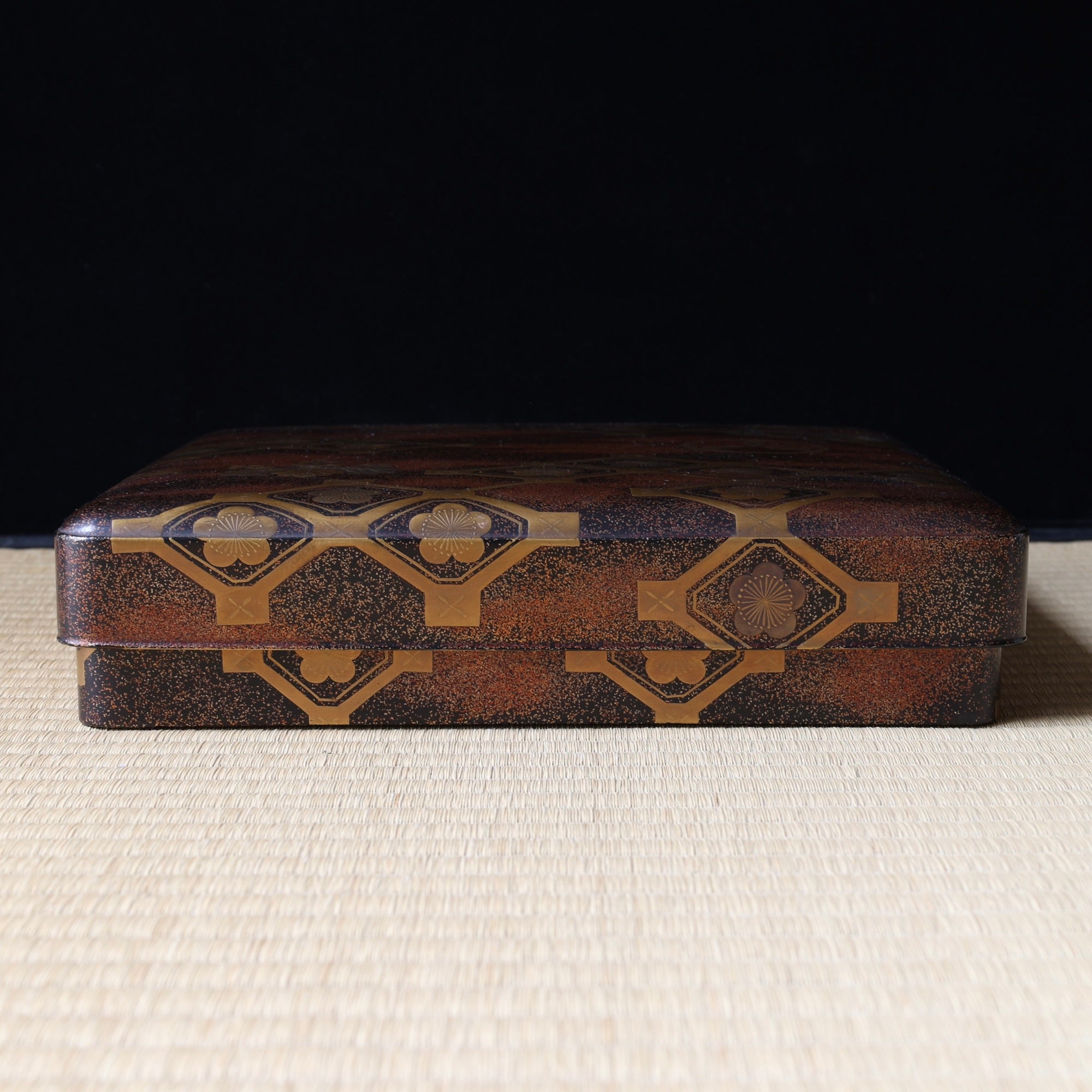Tosa domain suzuribako (Japanese writing box) in urushi lacquer and gold, kikkō ume (hexagon and plum tree) and kamon (family emblems) decoration