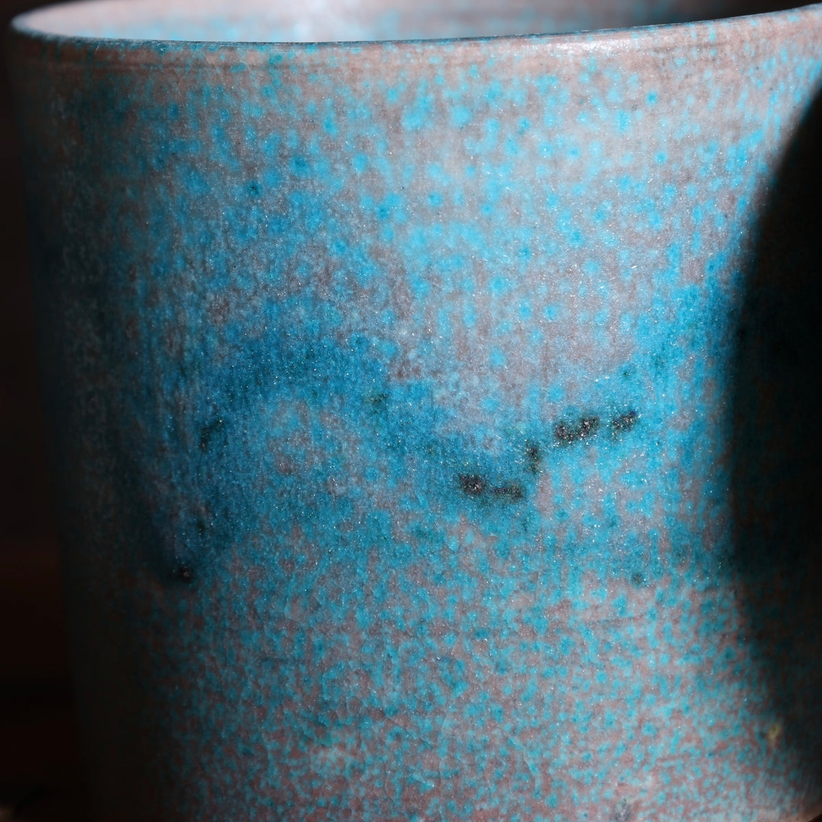 Pot à couvercle en céramique et glaçure cuivre de l'atelier Tokinoha